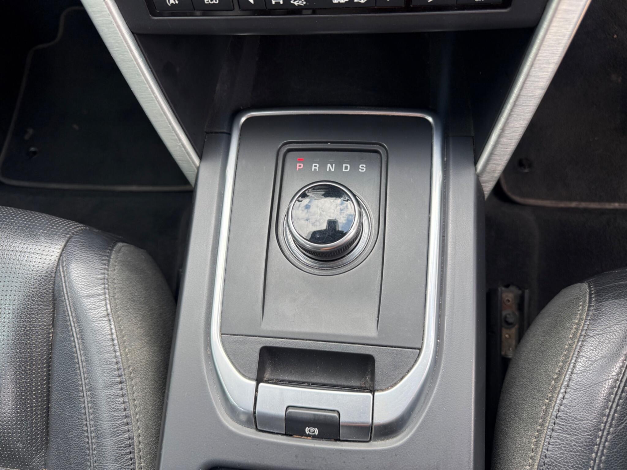 Land Rover Discovery Sport view 16