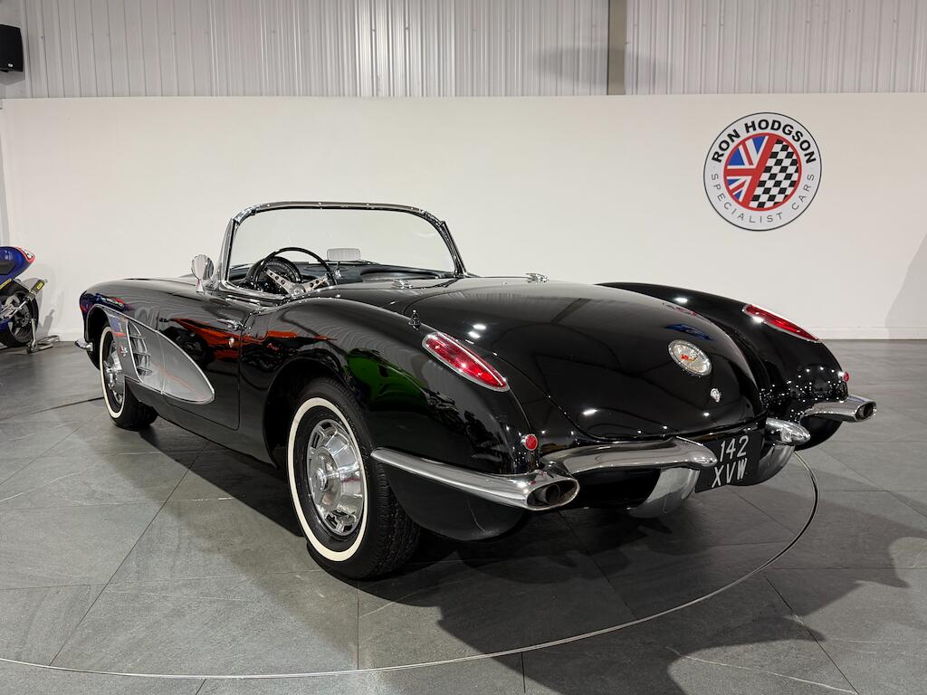 Chevrolet Corvette view 3