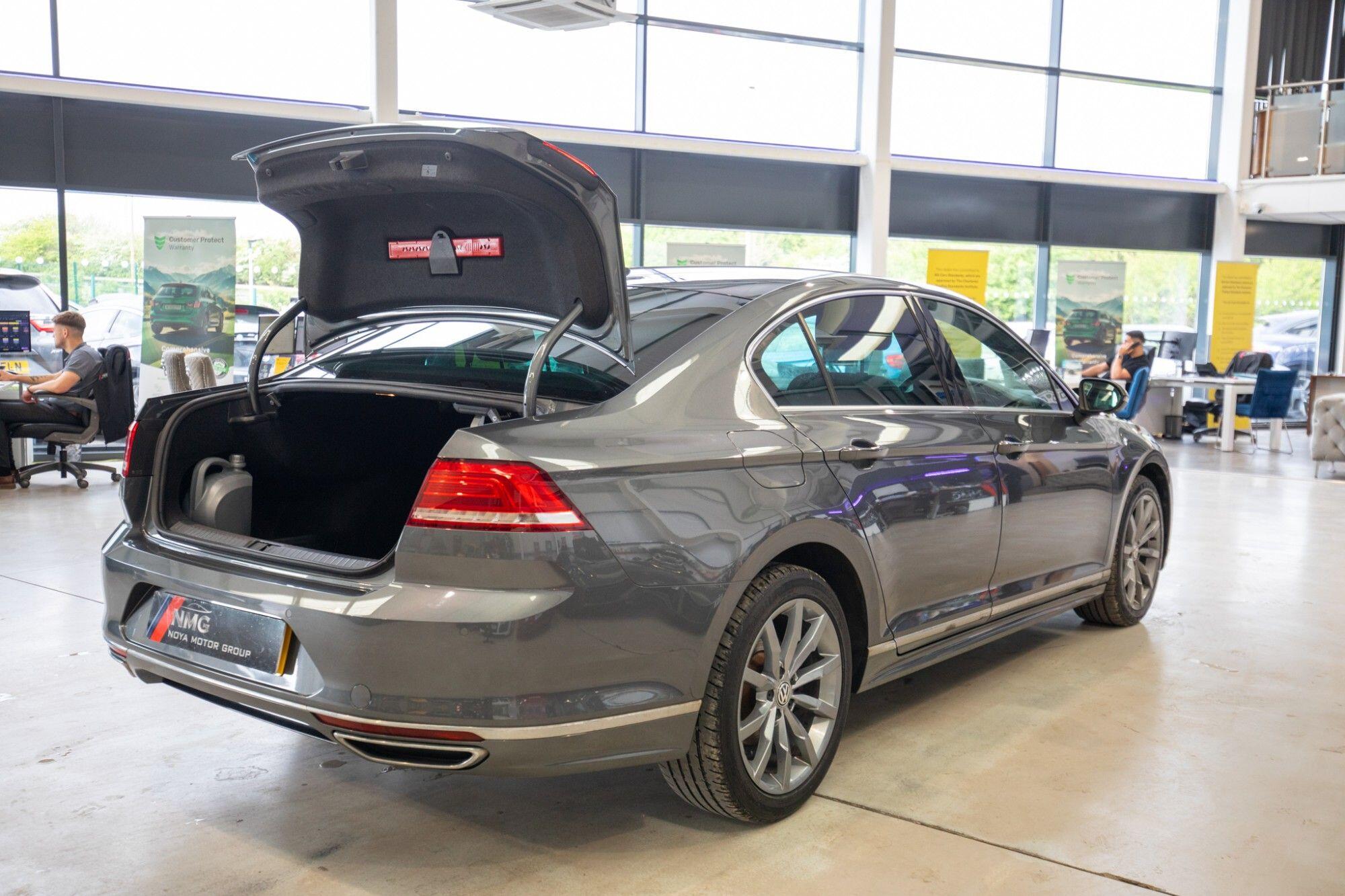 Volkswagen Passat view 26