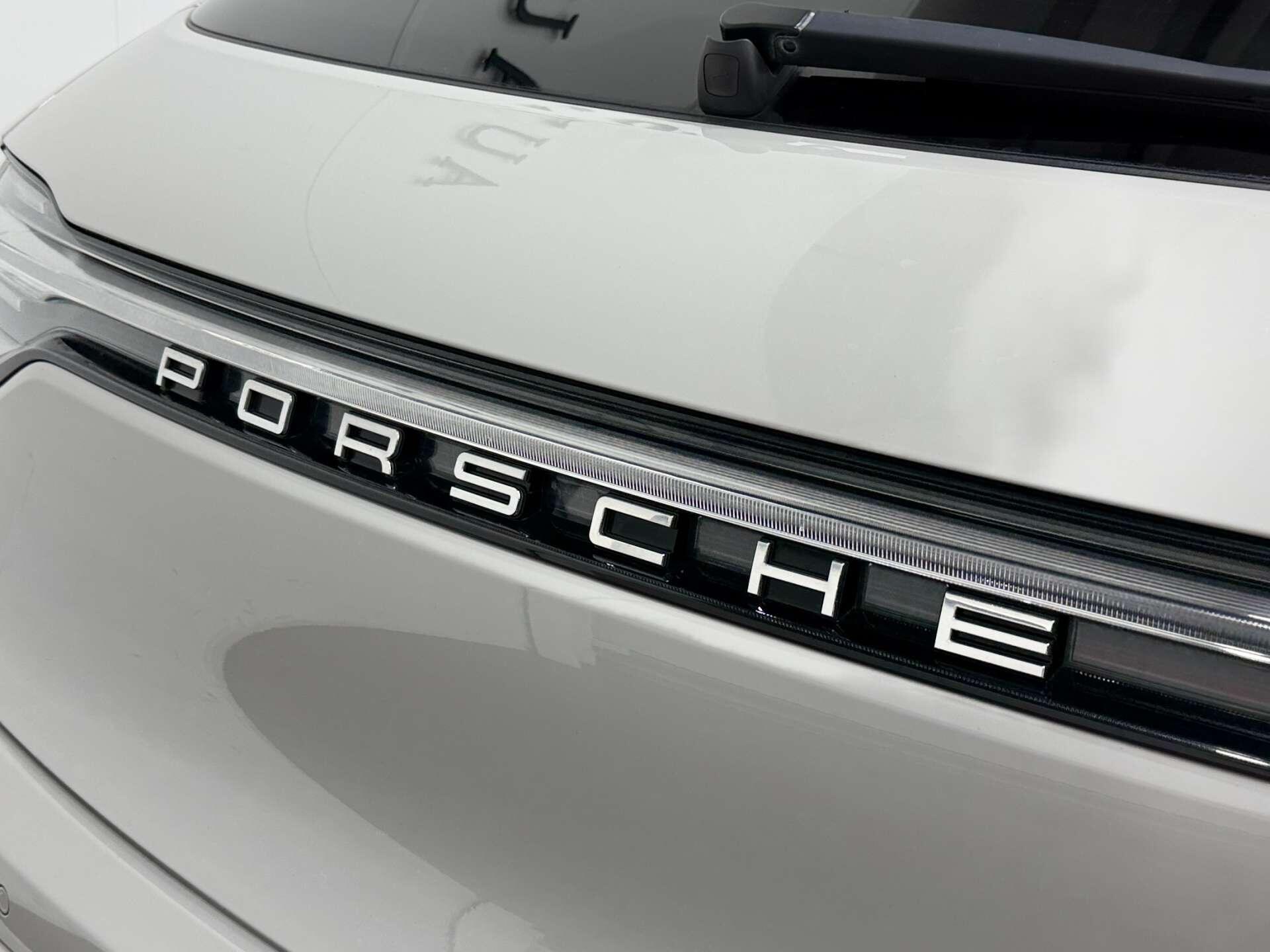 Porsche Macan view 28