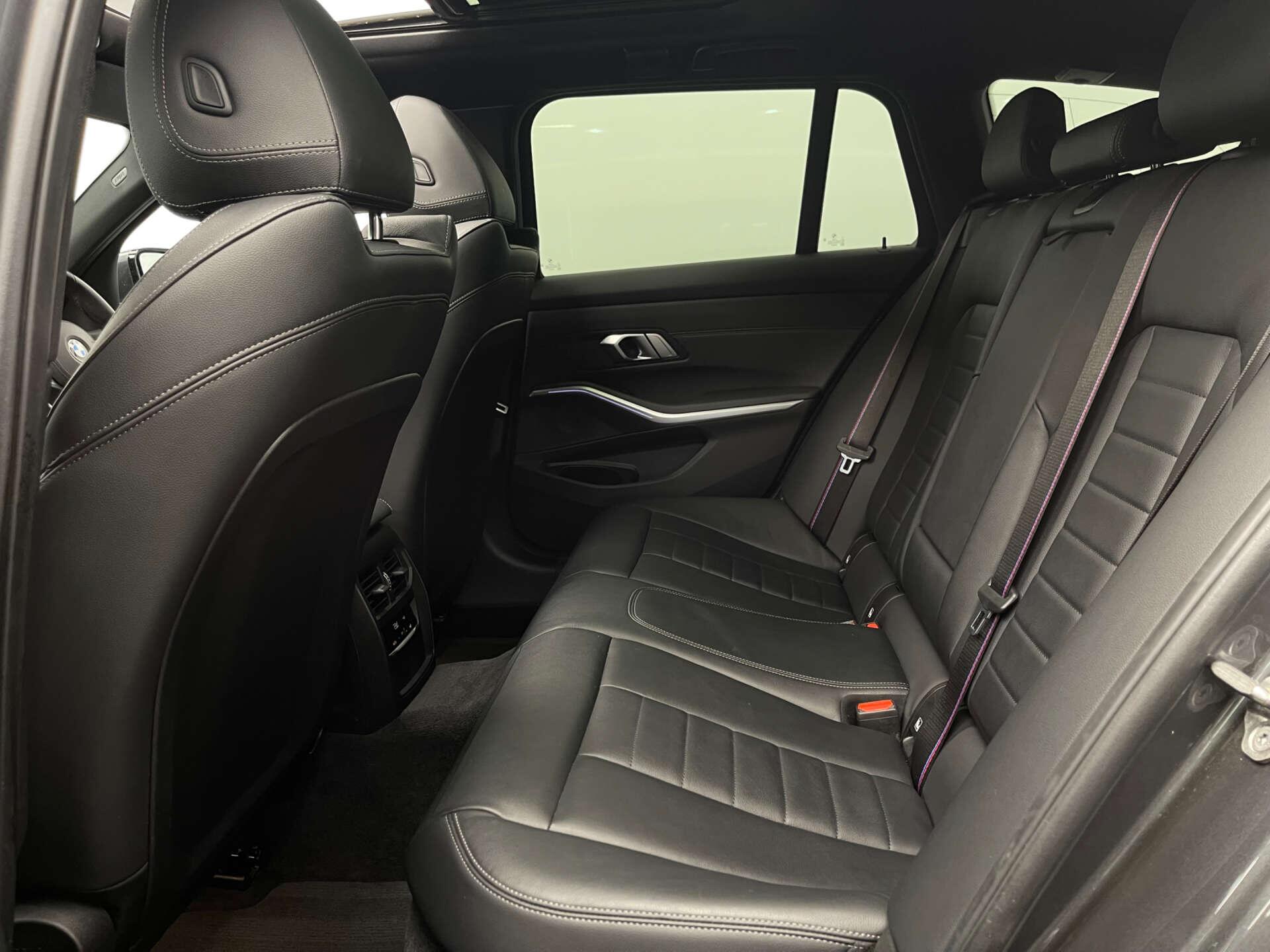BMW 3 Series view 30