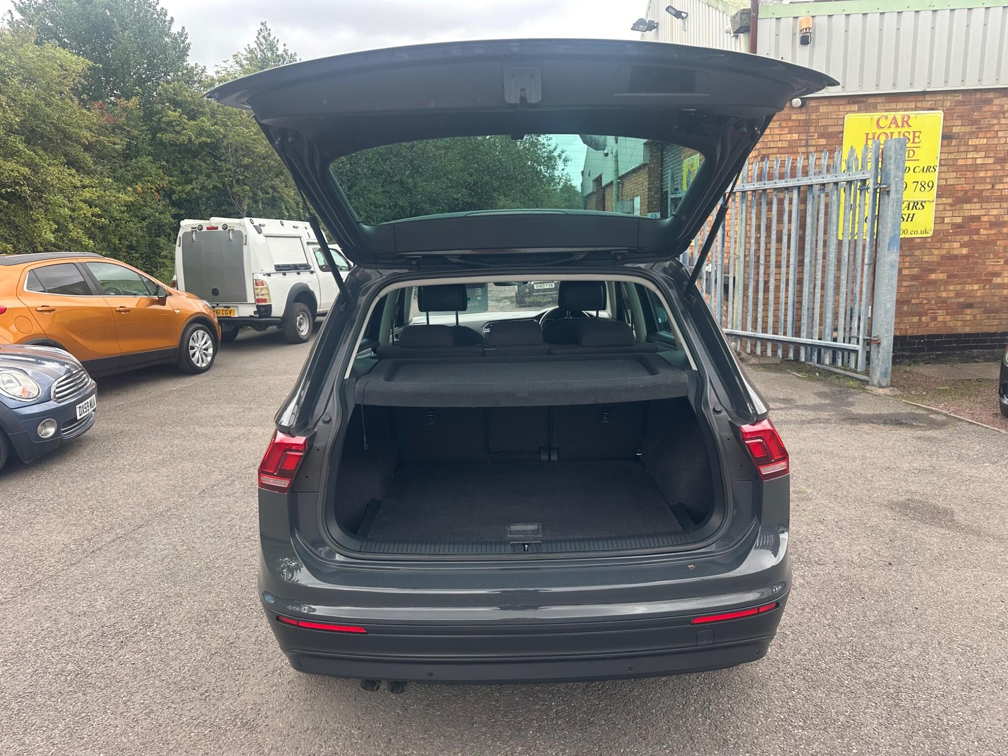 Volkswagen Tiguan view 26