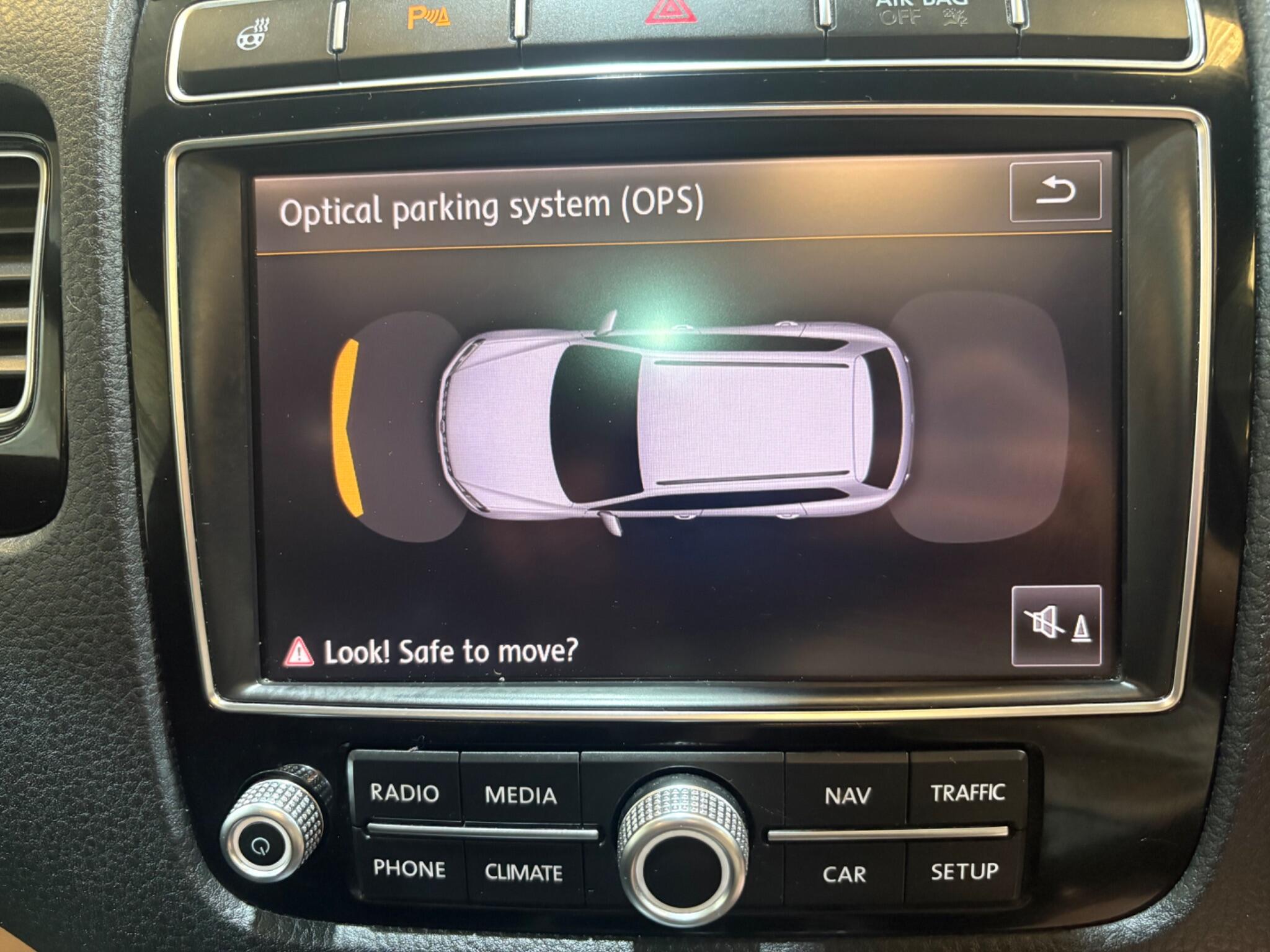 Volkswagen Touareg view 19