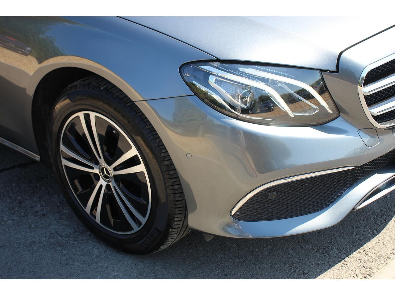 Mercedes-Benz E Class view 37