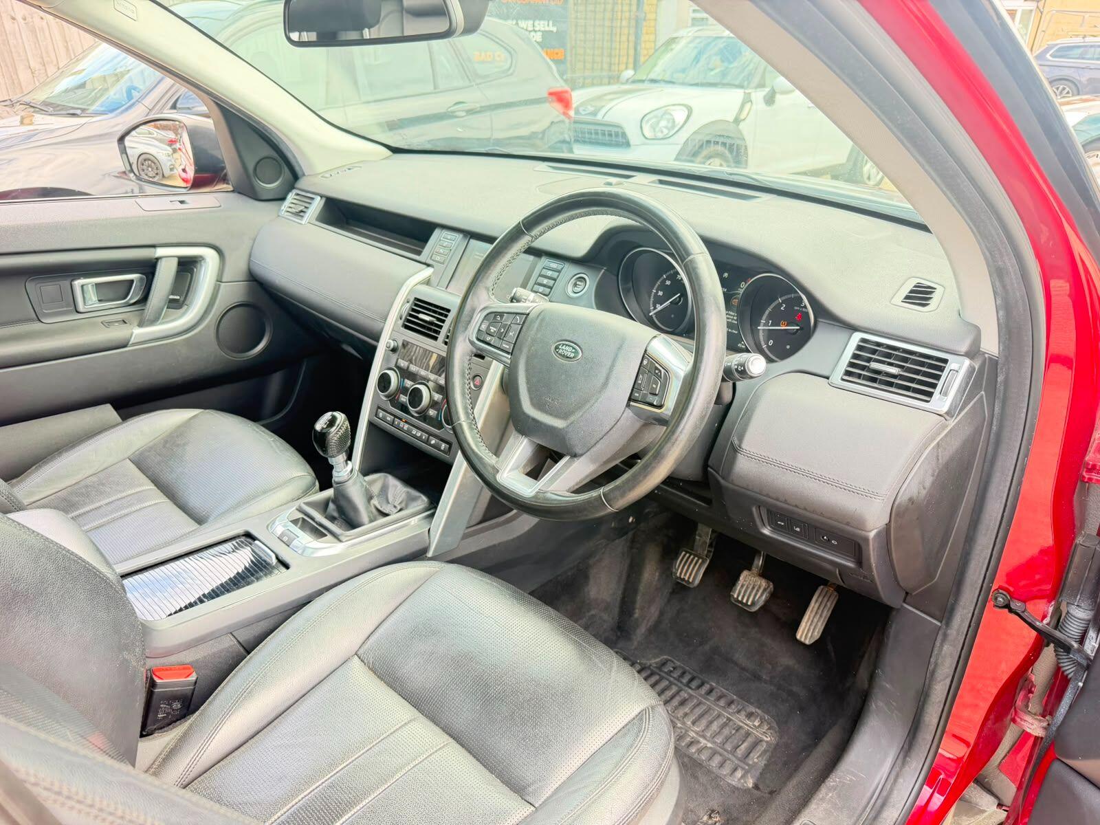 Land Rover Discovery Sport view 14