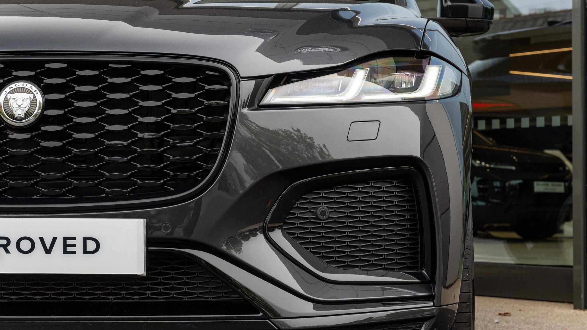 Jaguar F-Pace view 45