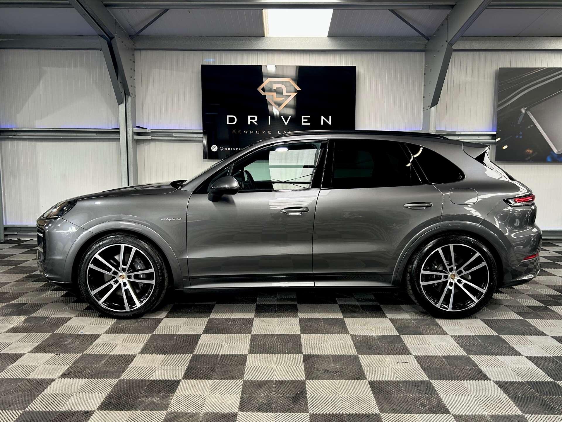 Porsche Cayenne view 3