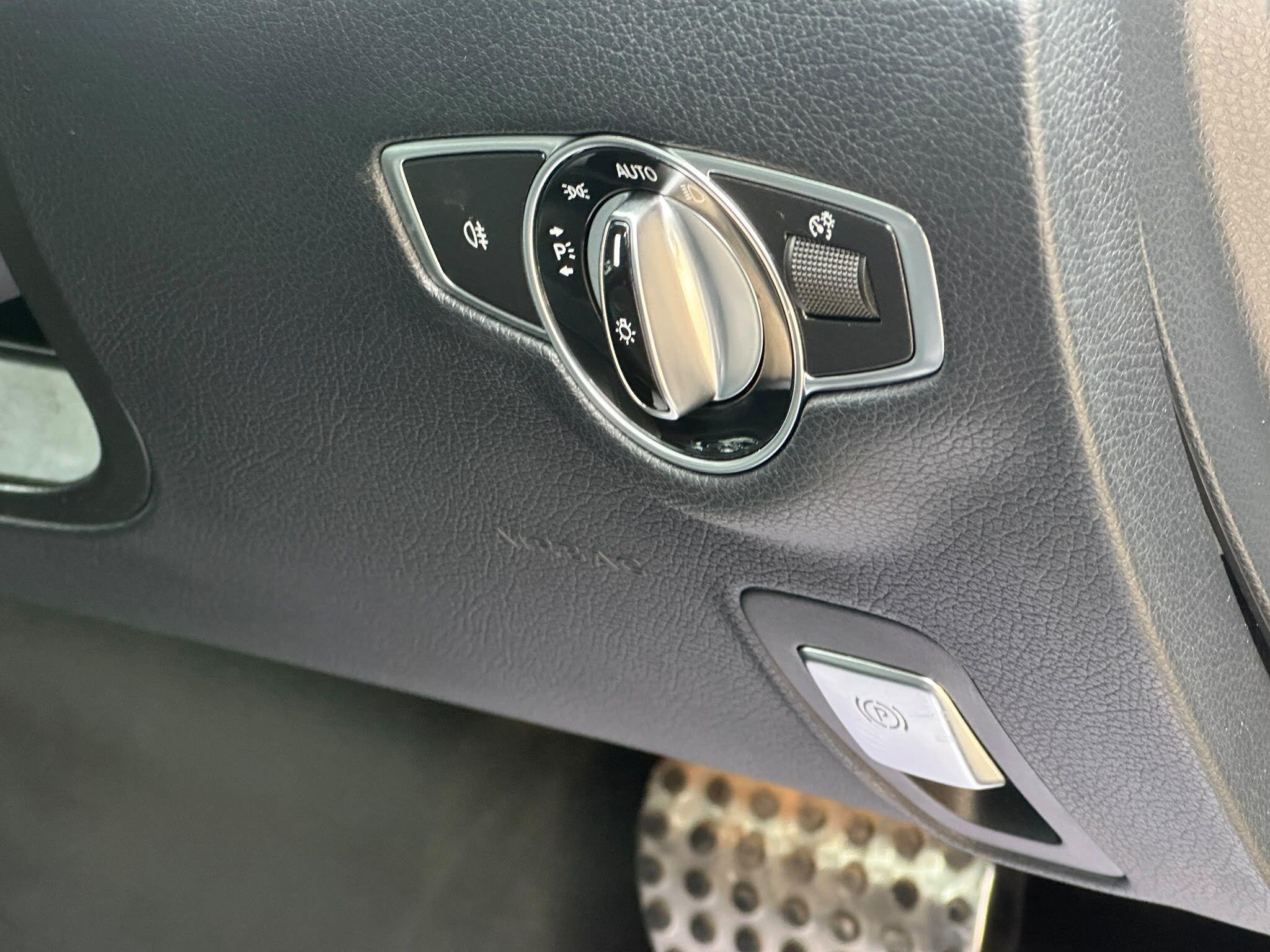 Mercedes-Benz E Class view 33
