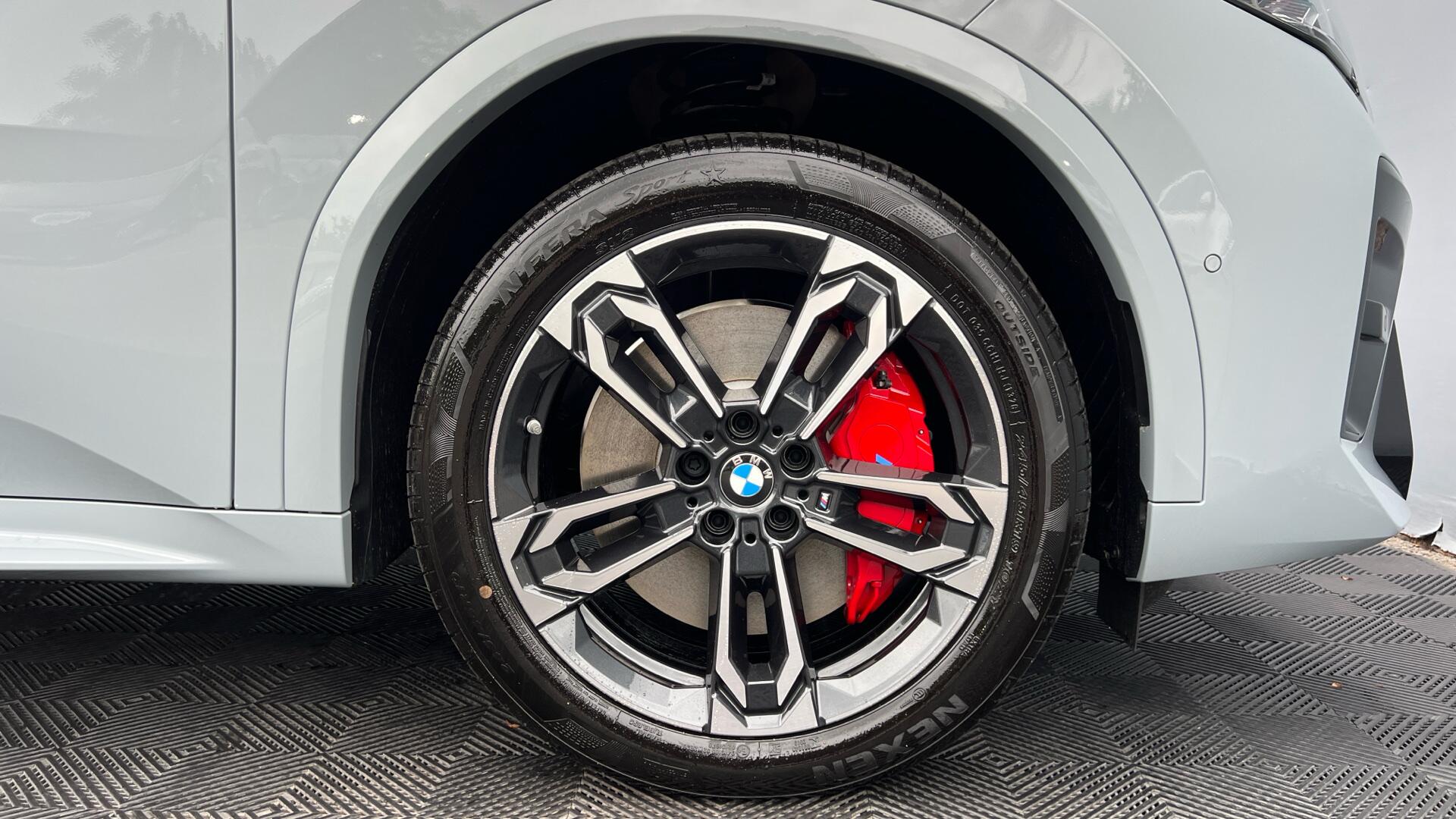 BMW Ix2 view 14