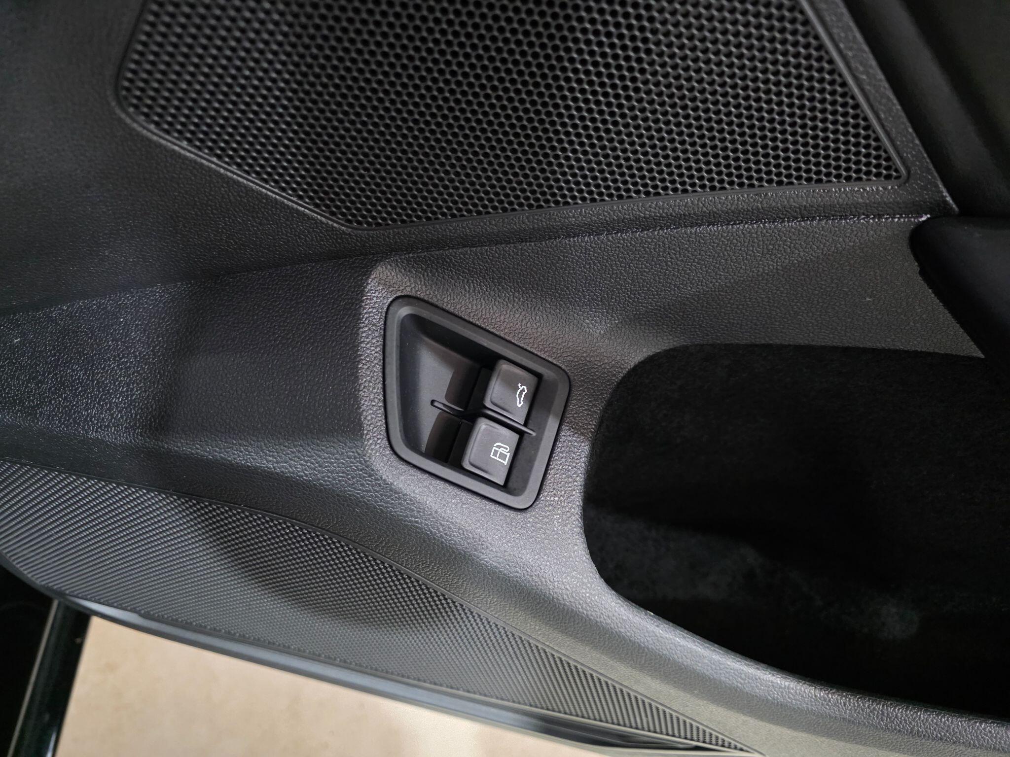 Volkswagen Passat view 14