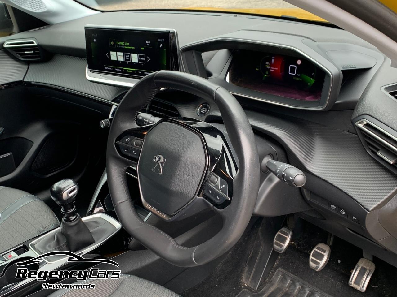 Peugeot 208 view 16