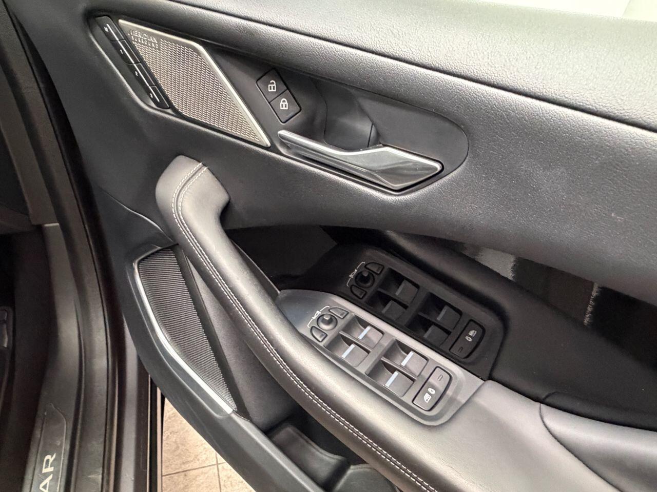 Jaguar I-Pace view 20