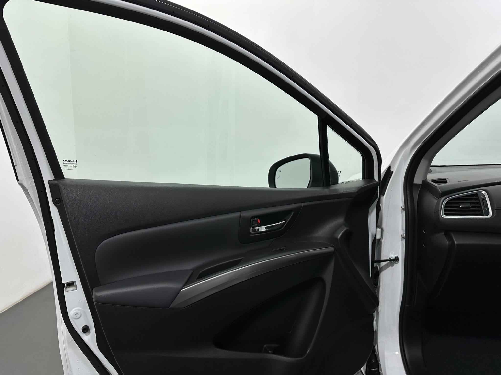 Suzuki S-Cross view 36