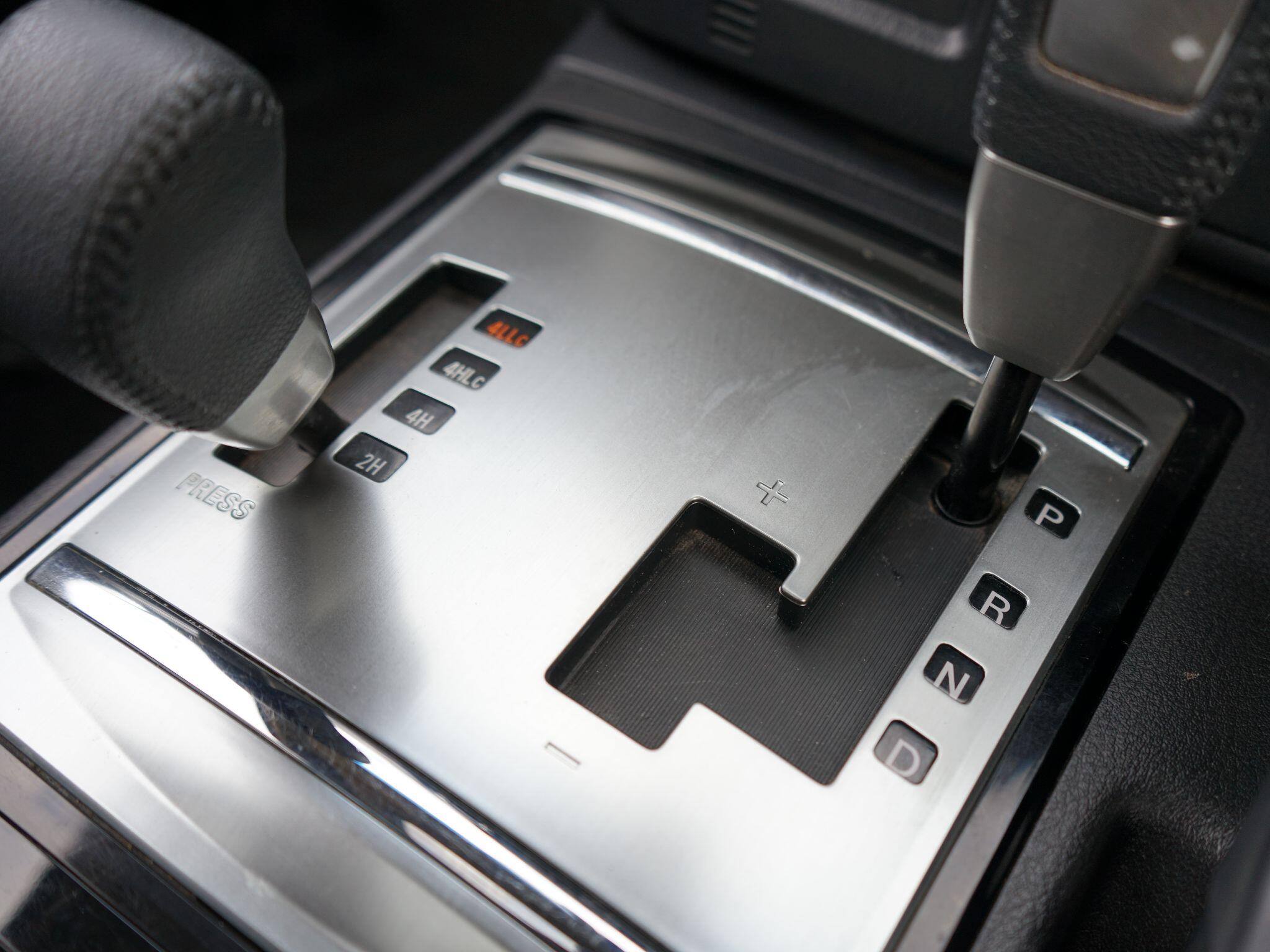 Mitsubishi Shogun view 29