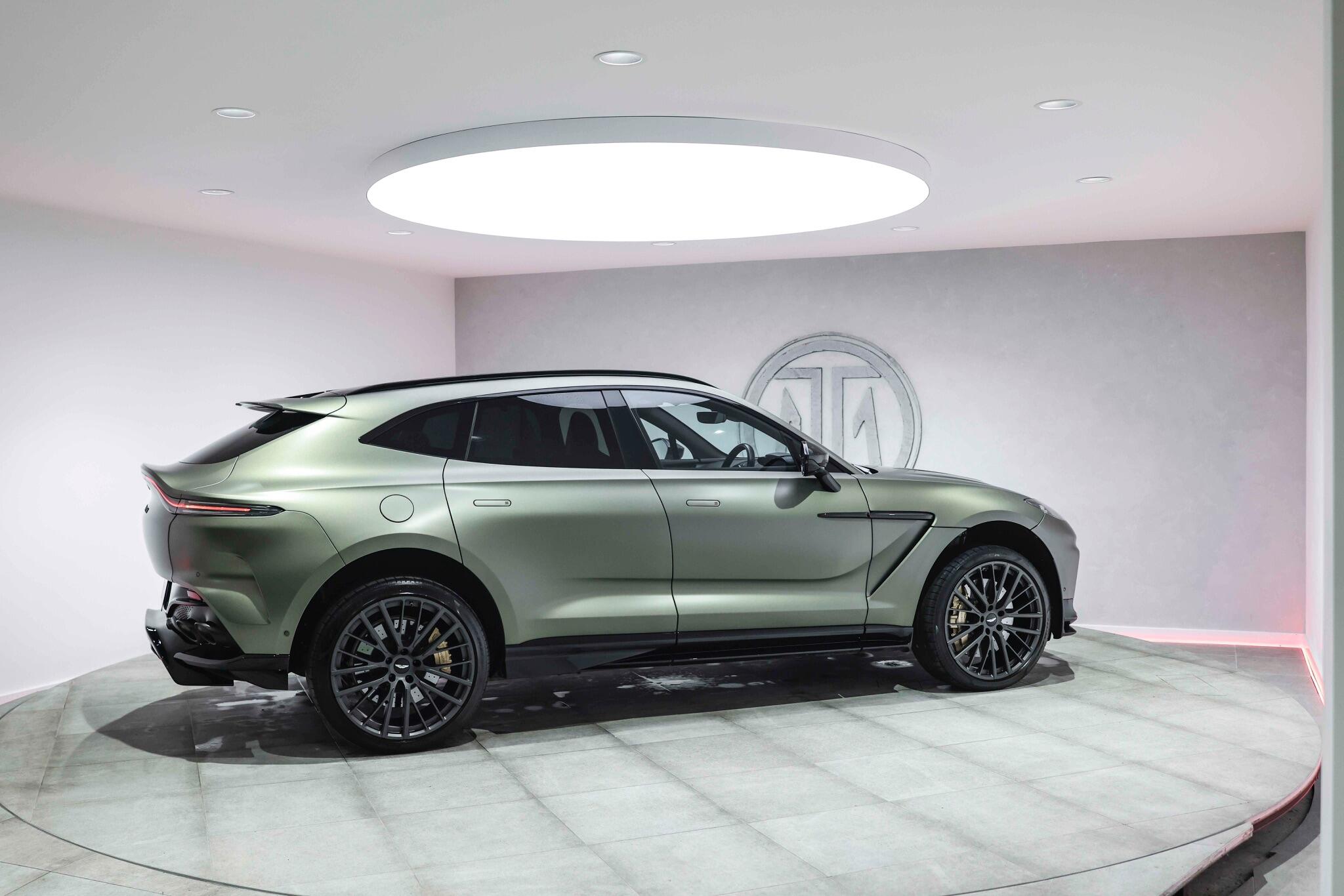 Aston Martin DBX view 18