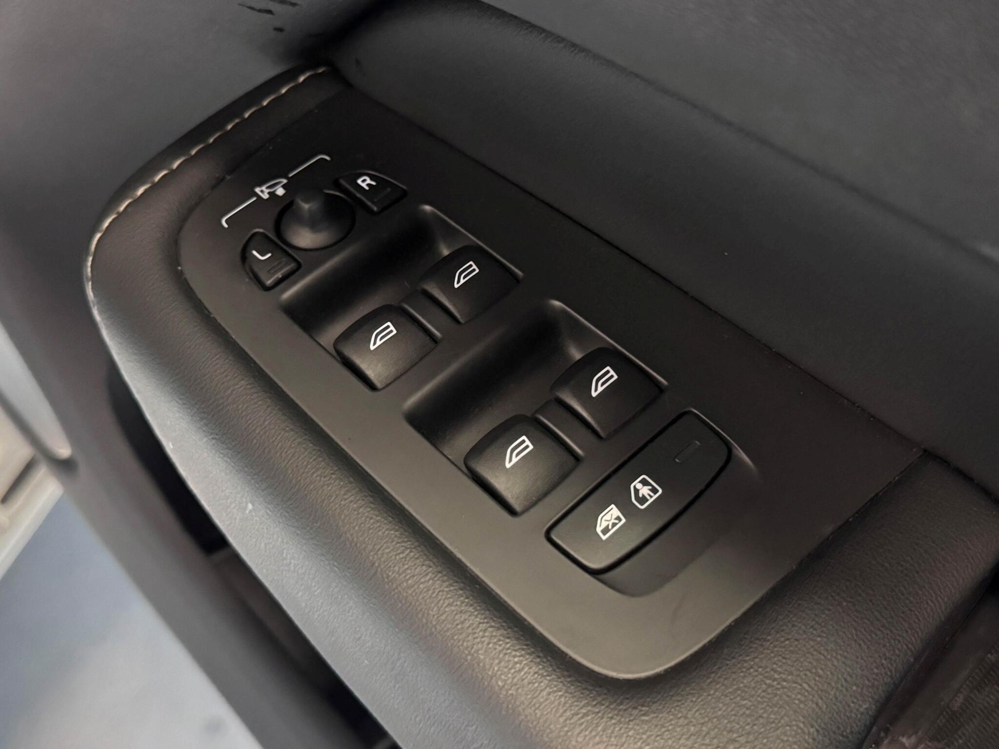 Volvo XC60 view 19