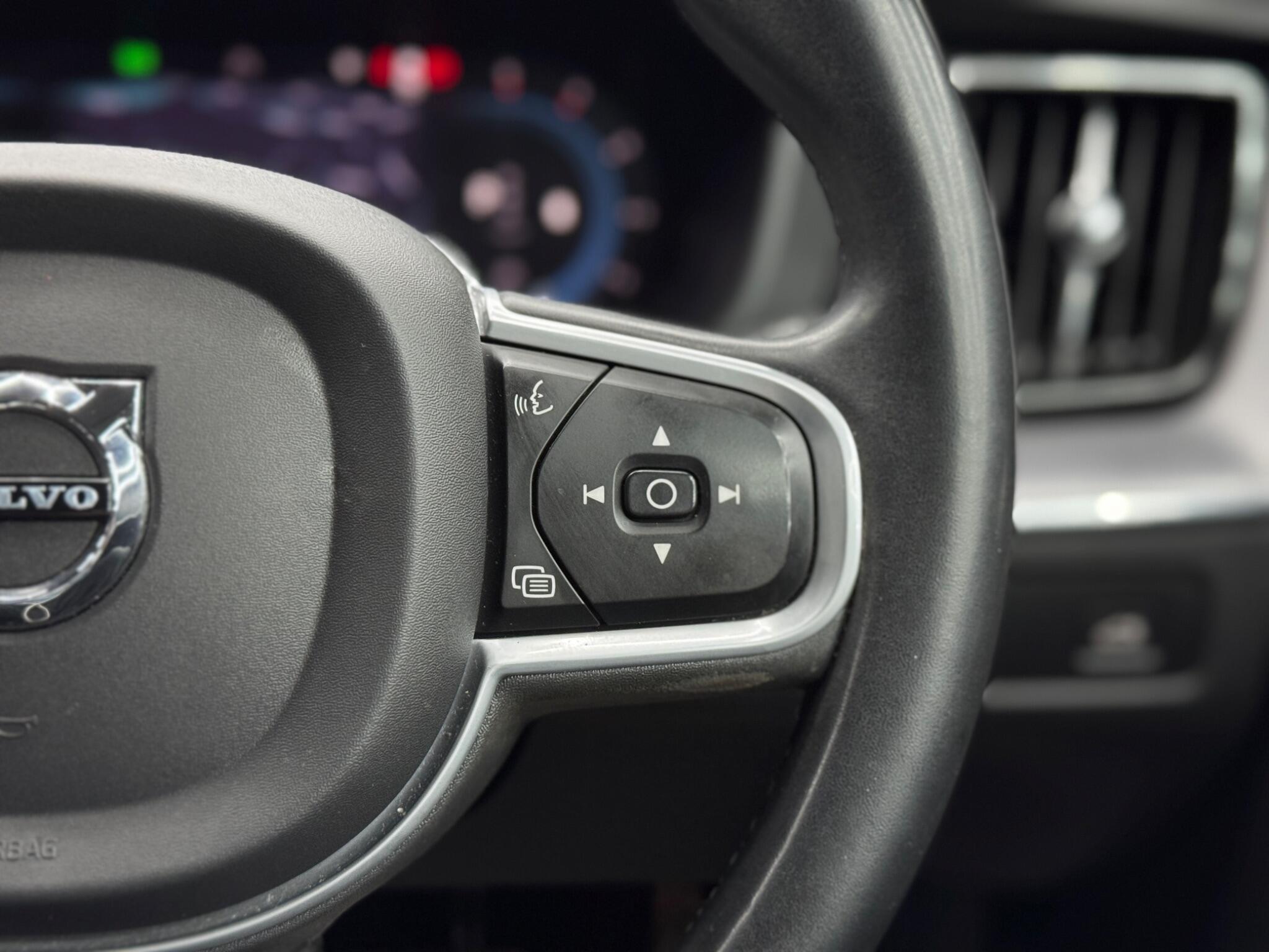 Volvo XC60 view 21