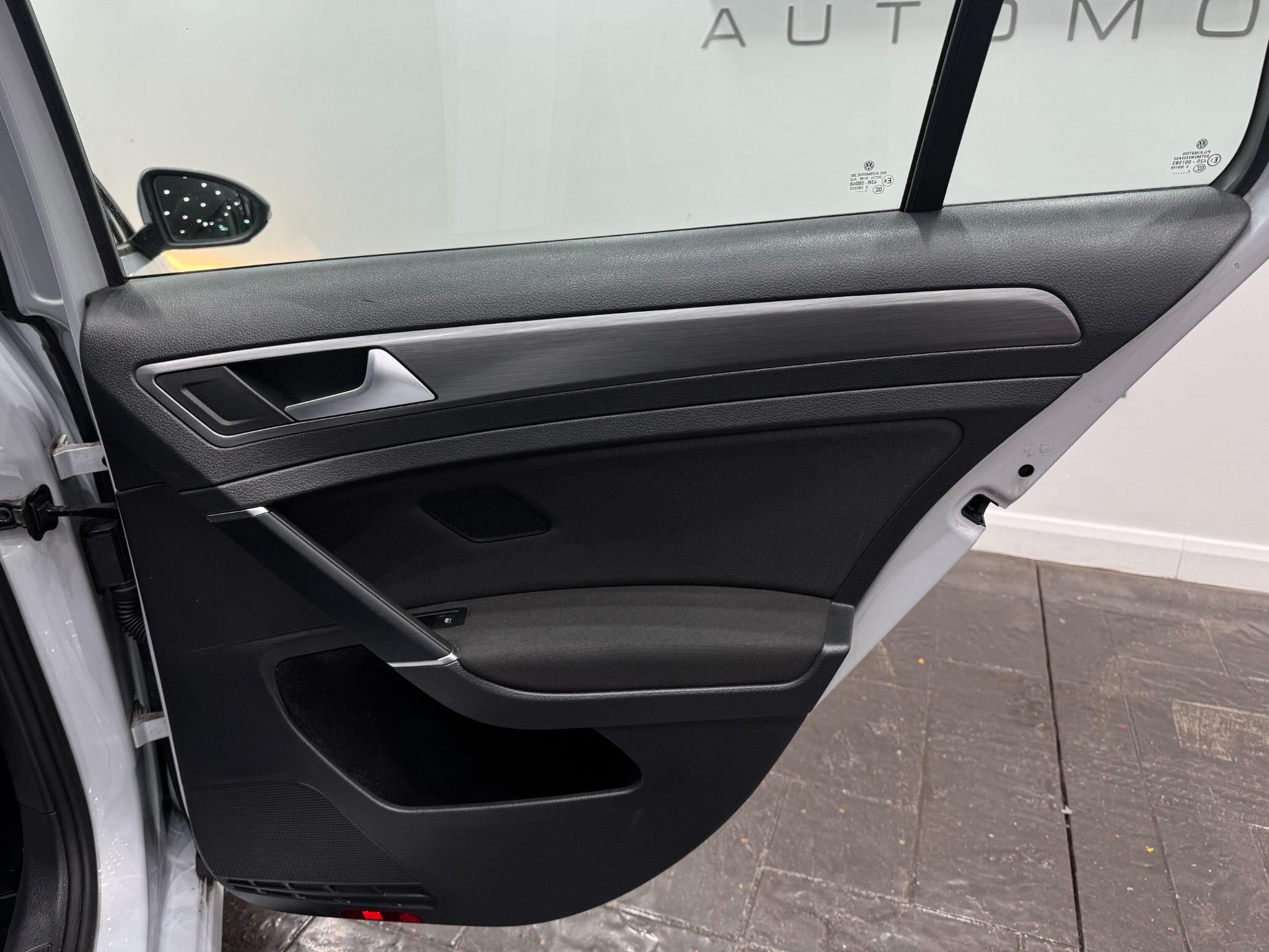 Volkswagen Golf view 45