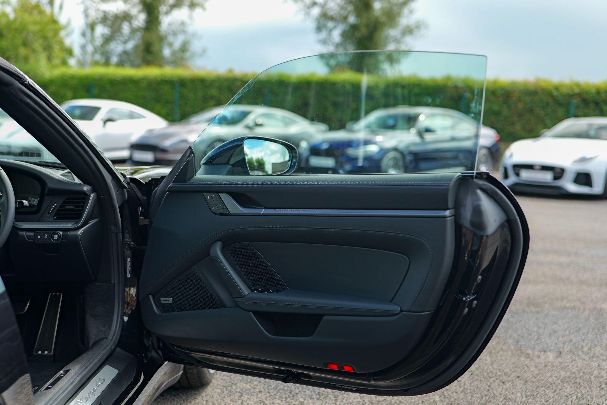 Porsche 911 view 29