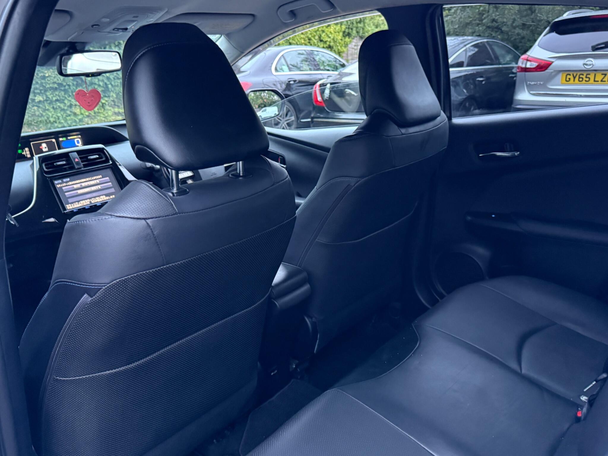 Toyota Prius - Image 29