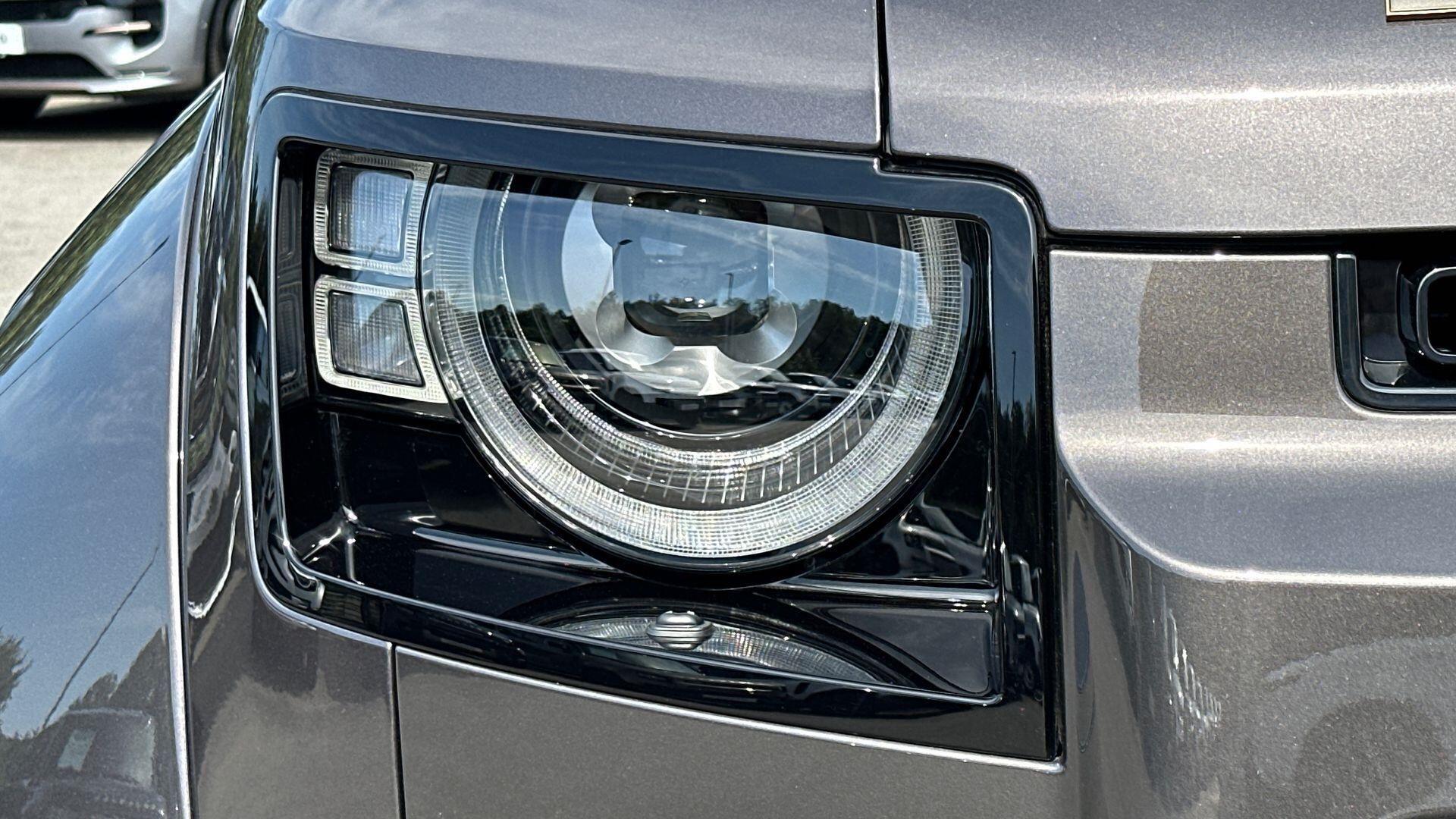 Land Rover Defender view 35