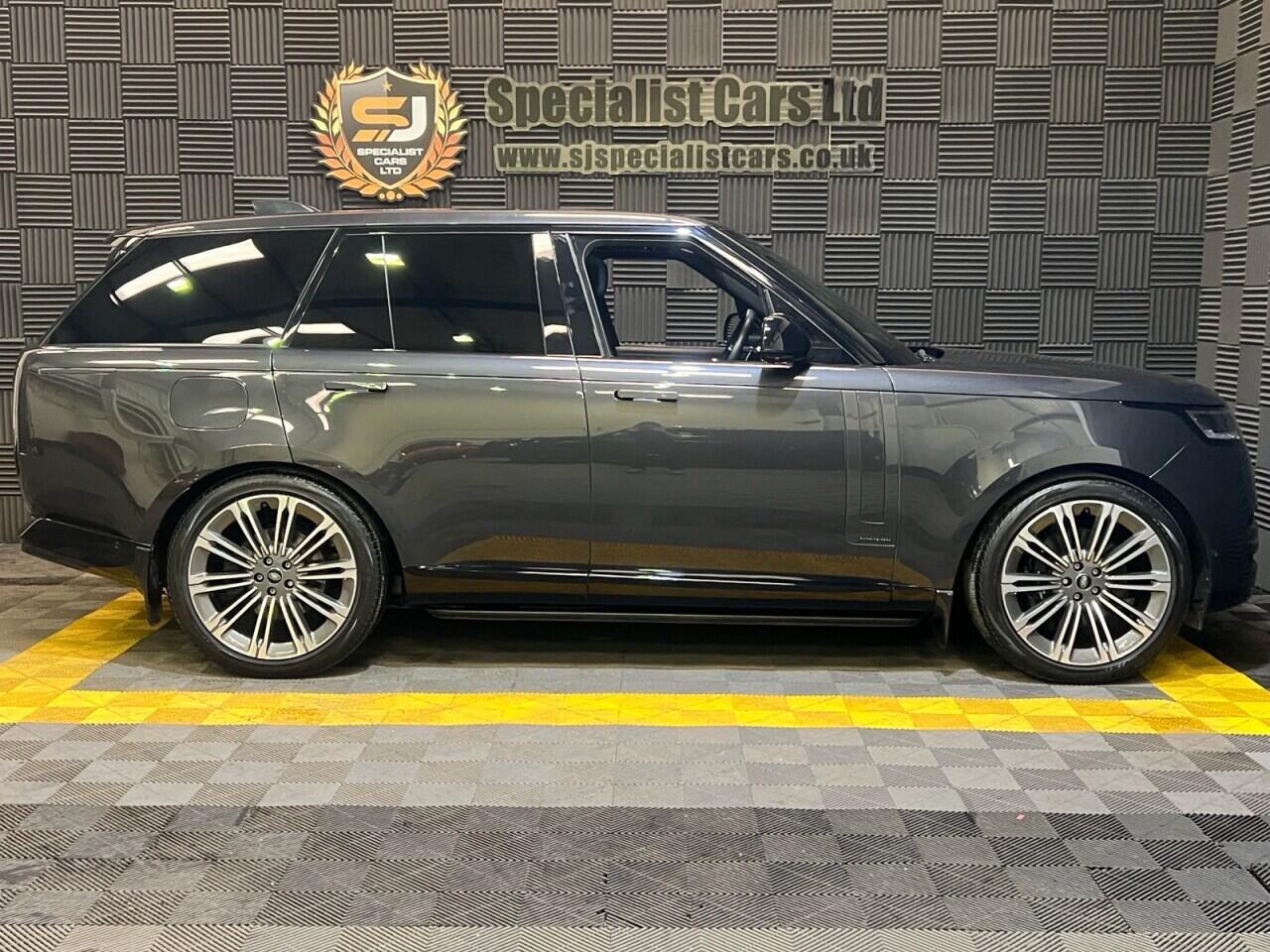 Land Rover Range Rover view 3