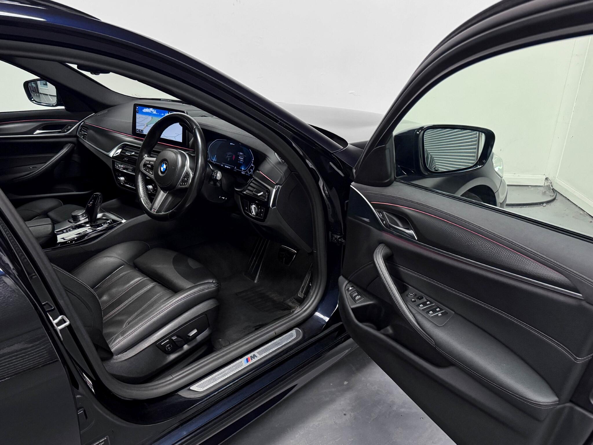 BMW 5 Series view 24