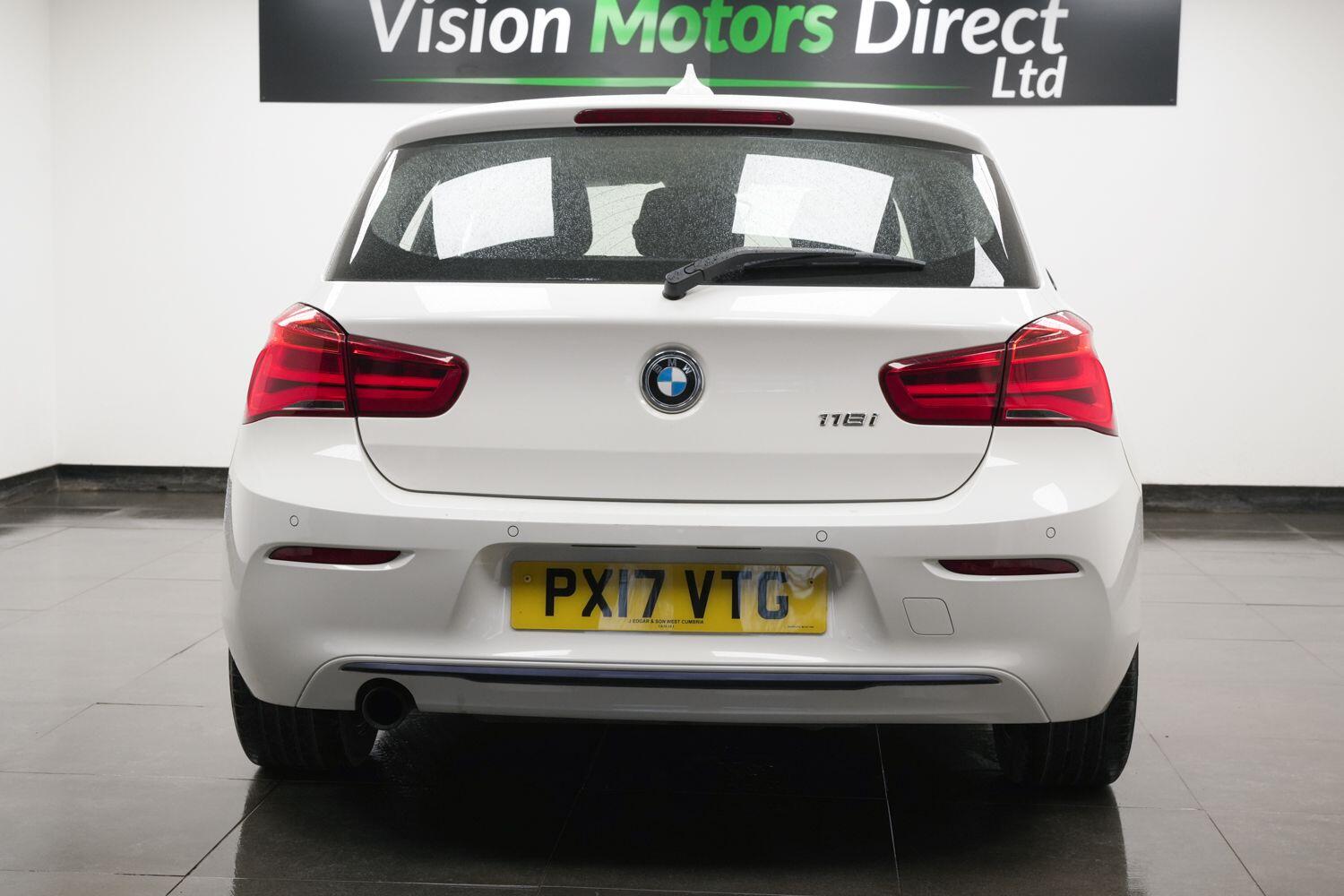 BMW 1 Series view 3