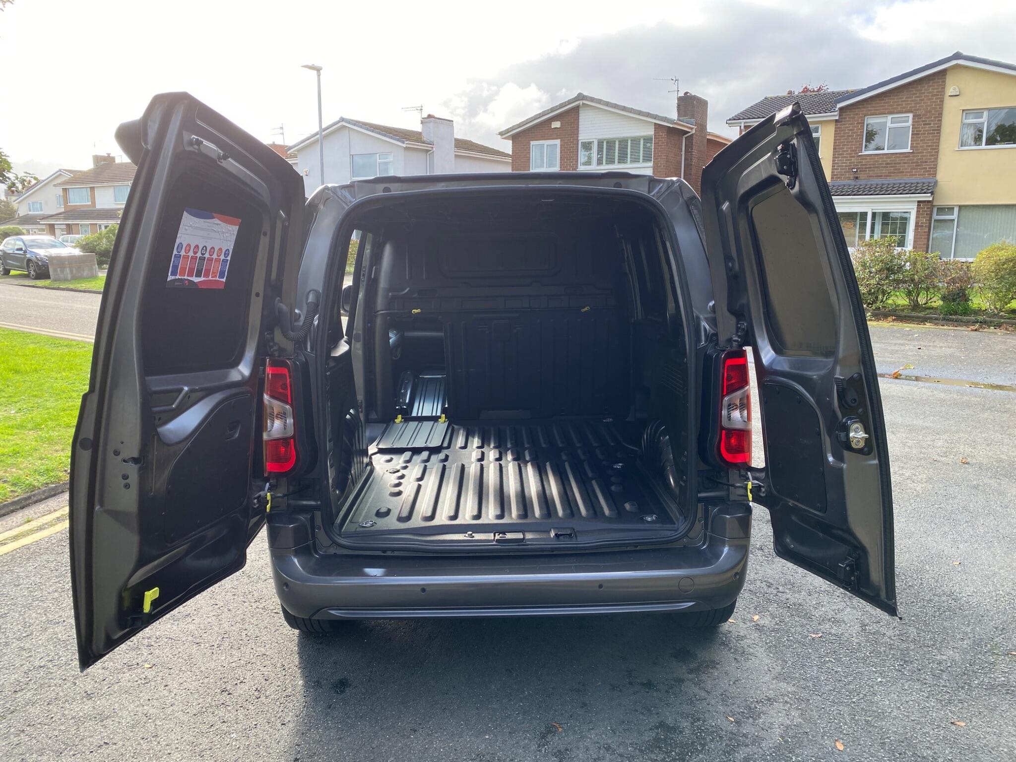 Peugeot Partner 1.5 BlueHDi 1000 Asphalt Premium Standard Panel Van EAT8 SWB Euro 6 (s/s) 5dr