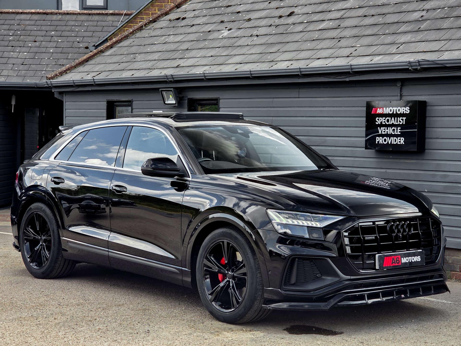 Audi Q8 view 43