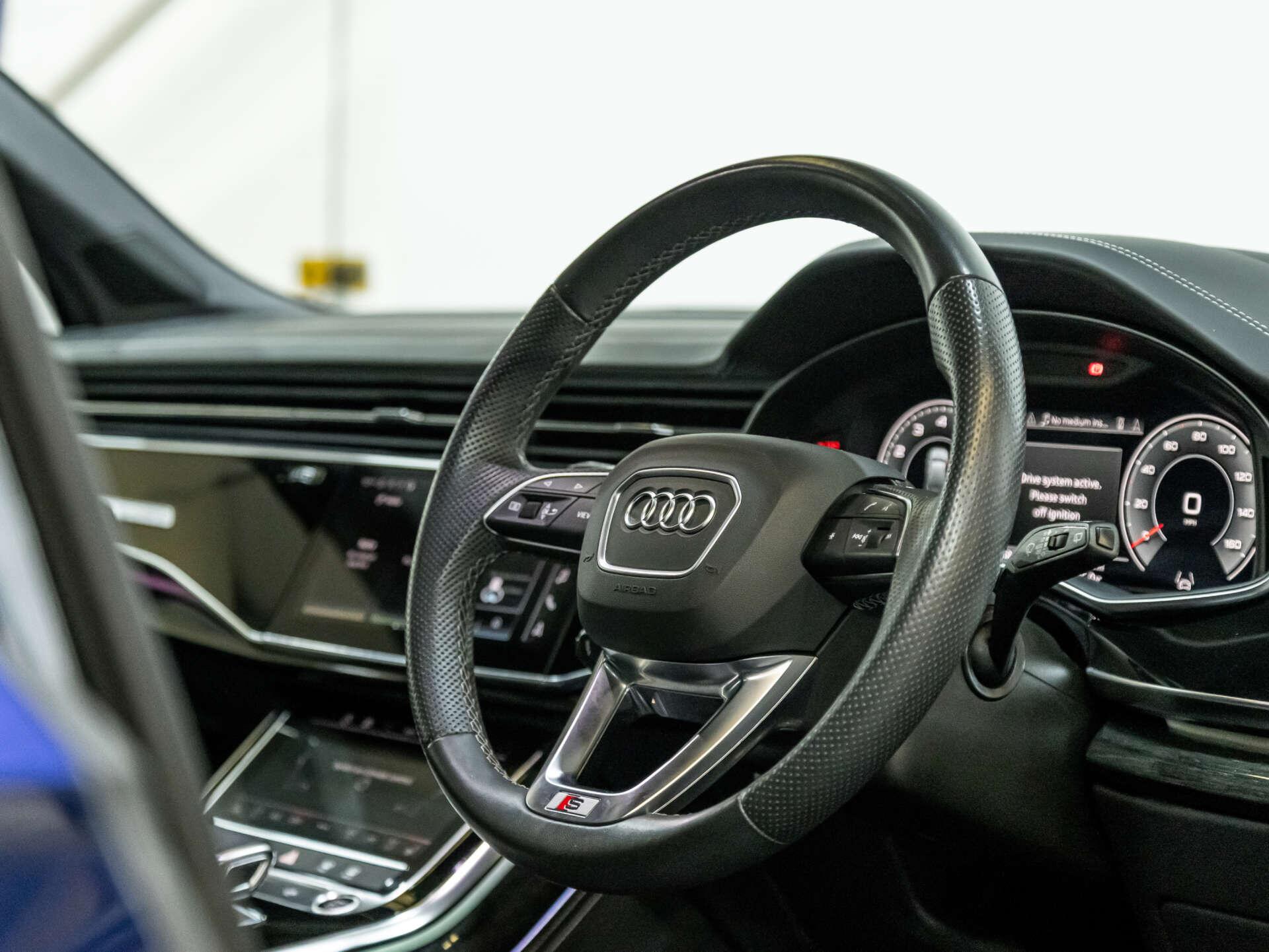 Audi Q7 view 31