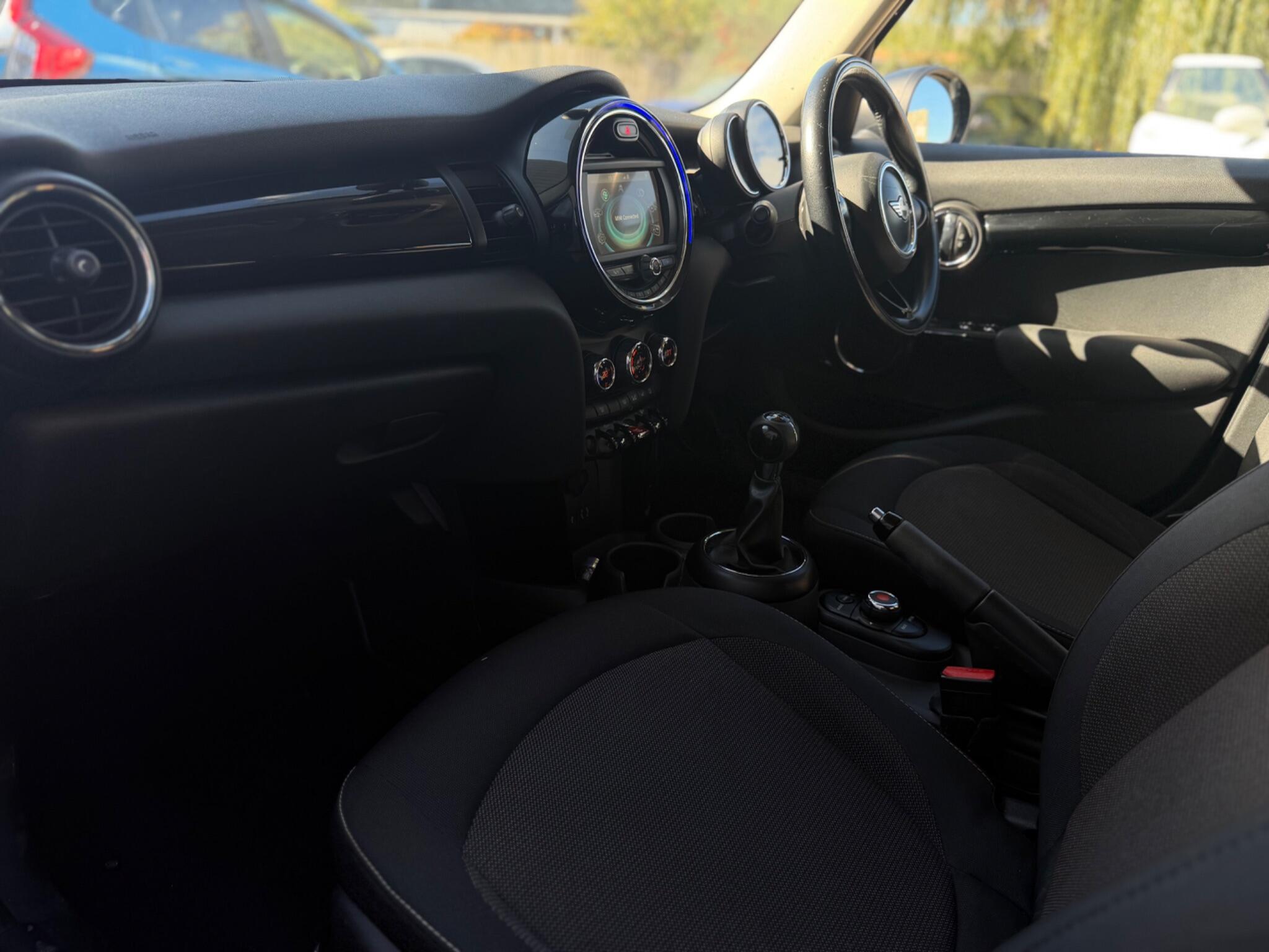 MINI Hatch view 26