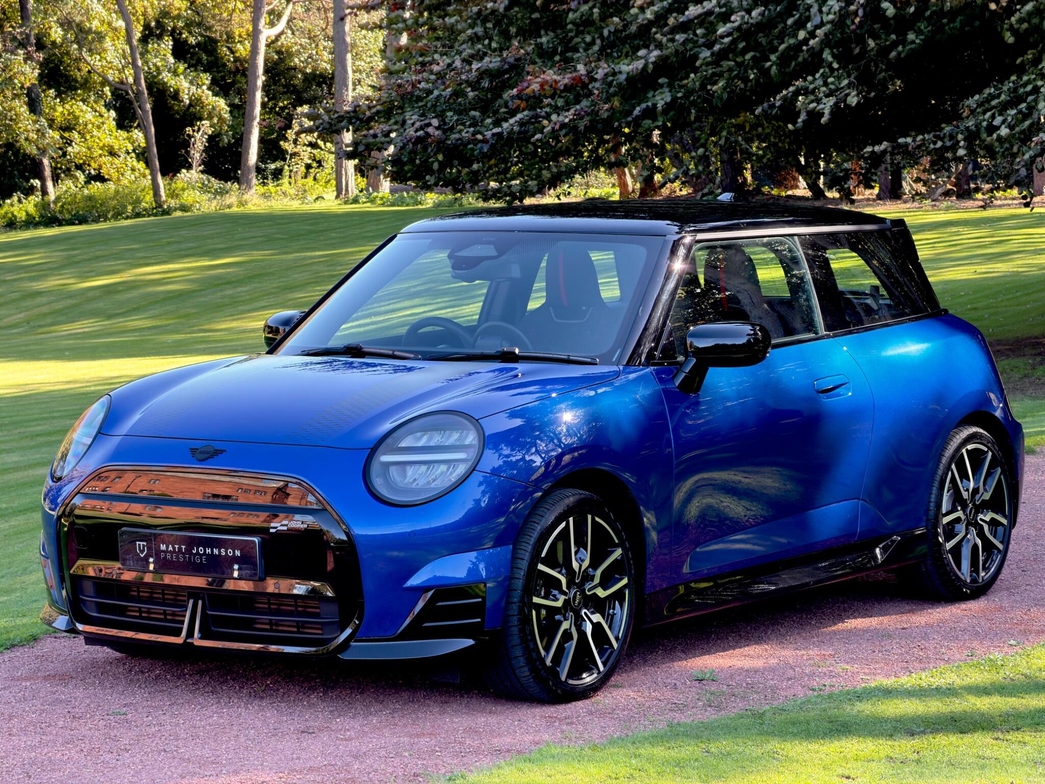 Mini Hatch view 8