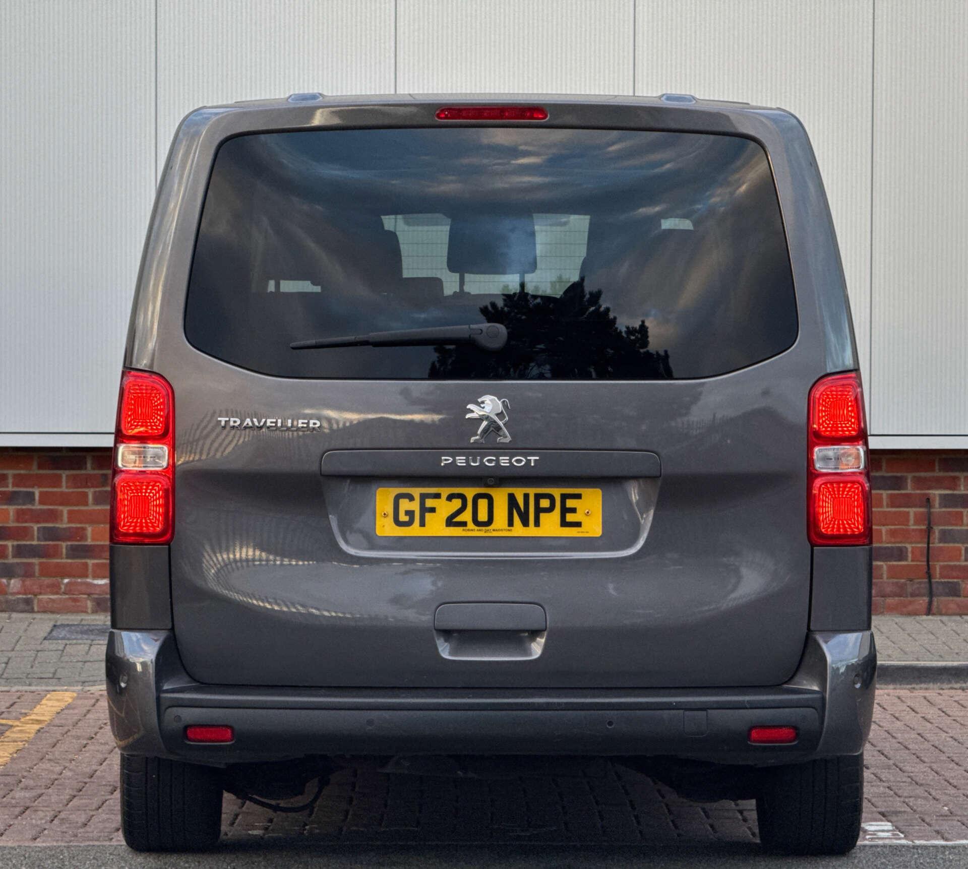 Peugeot Traveller view 5