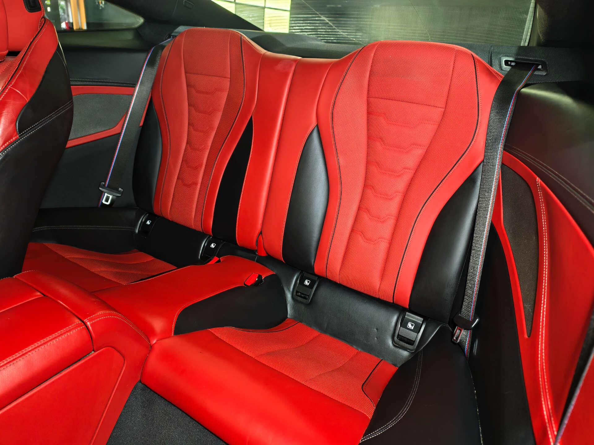 BMW 8 Series view 25