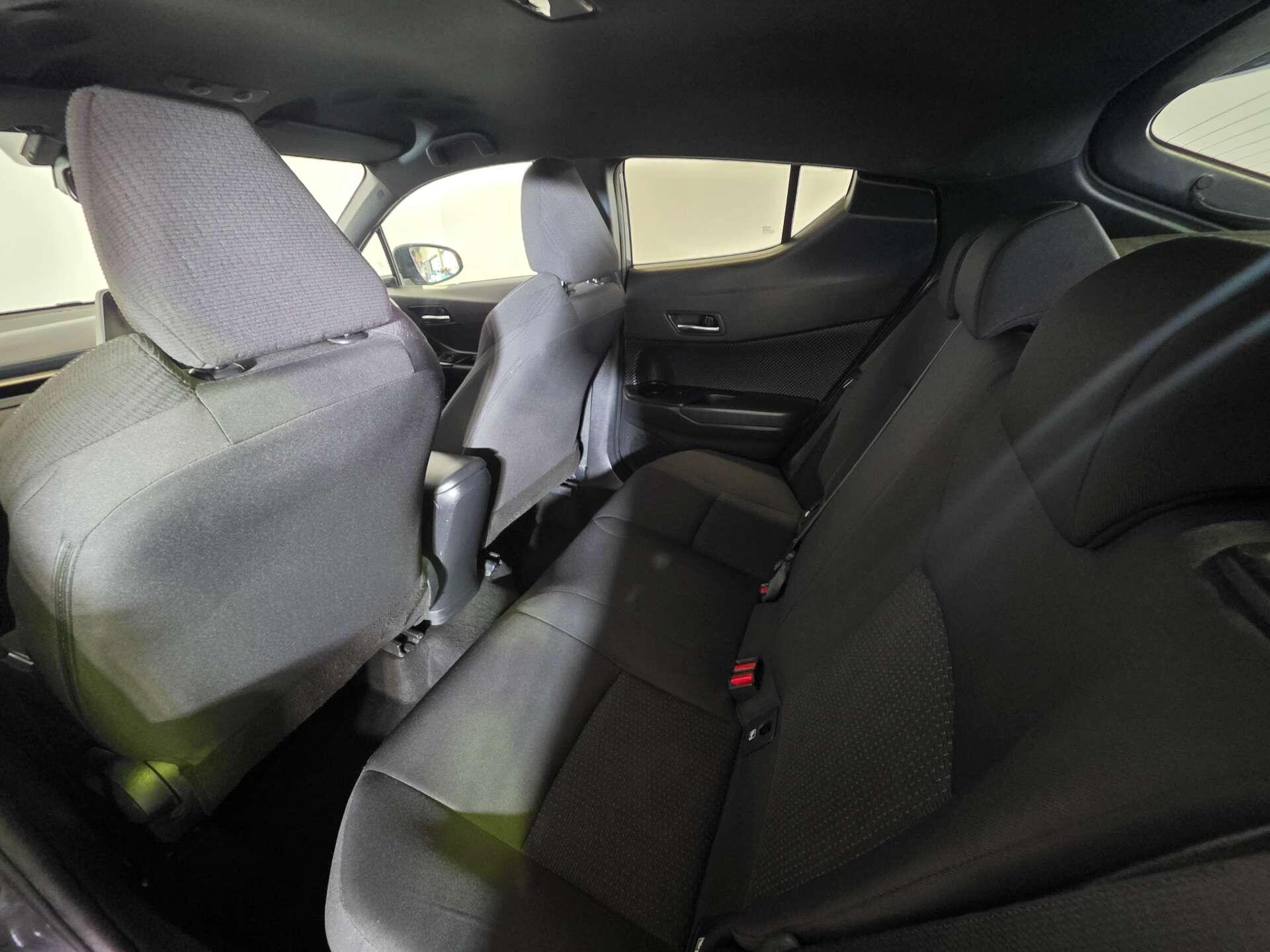 Toyota C-HR view 44