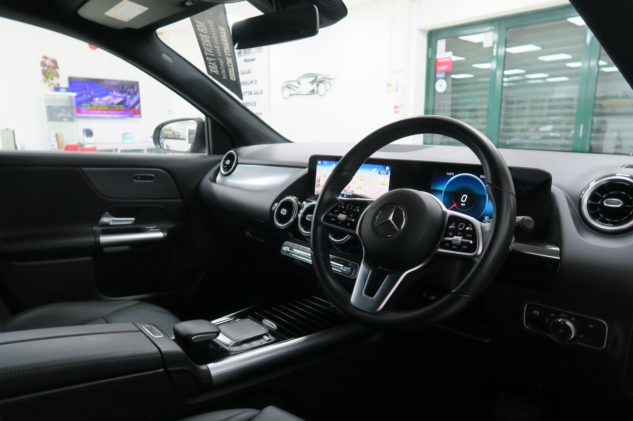 Mercedes-Benz GLA view 10