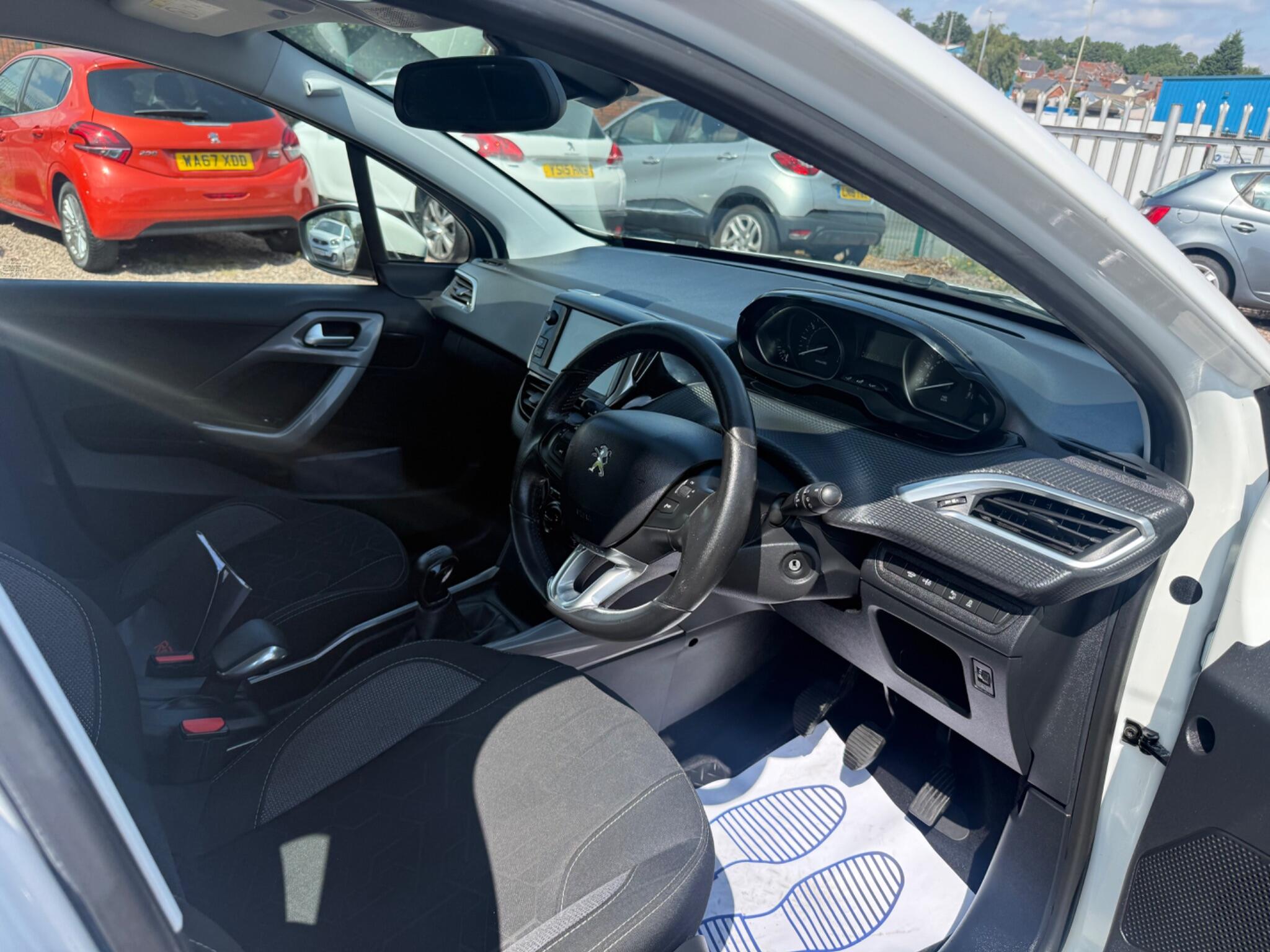 Peugeot 2008 view 20