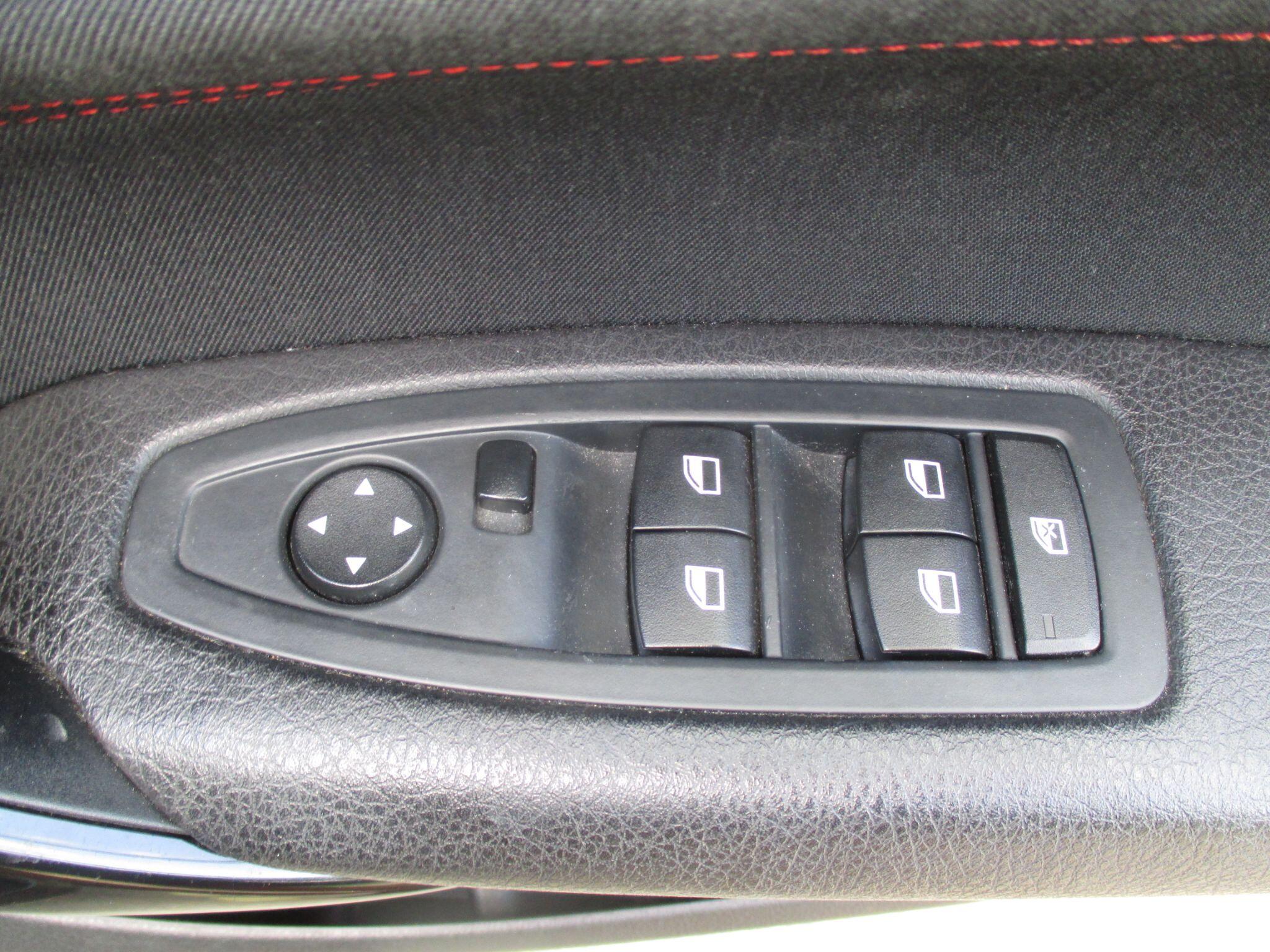 BMW 1 Series view 34