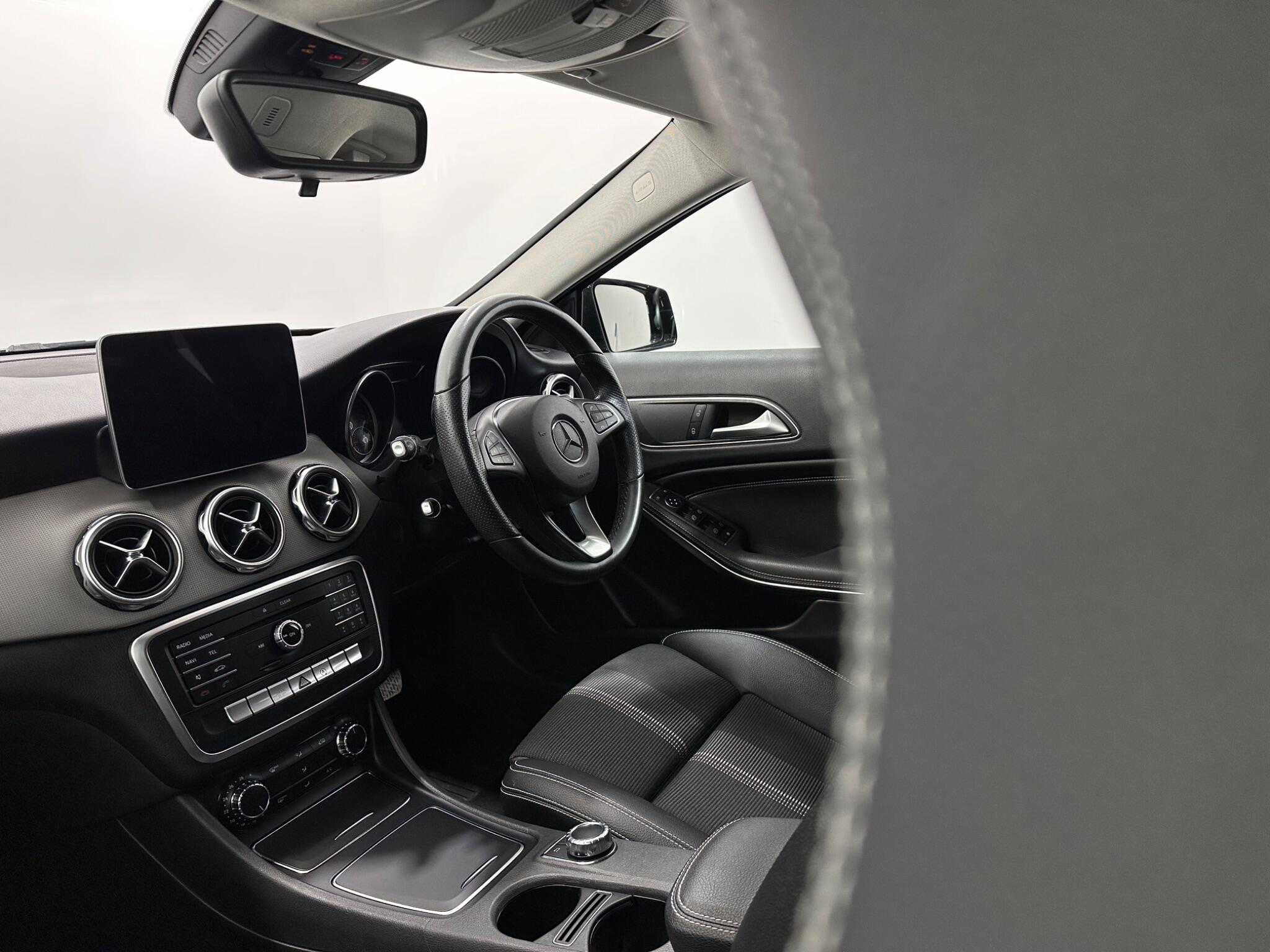 Mercedes-Benz Gla view 30