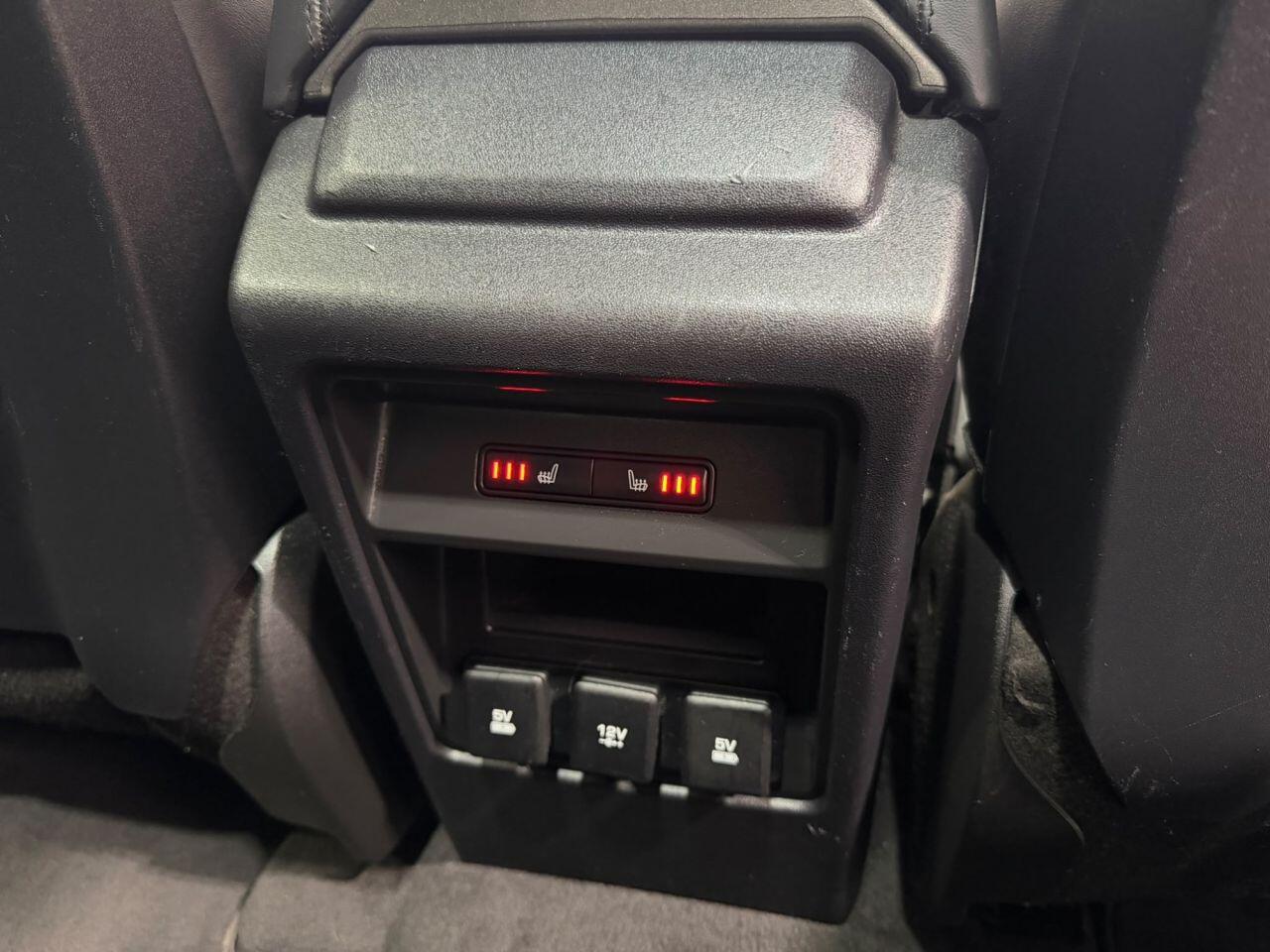 Land Rover Discovery Sport view 38