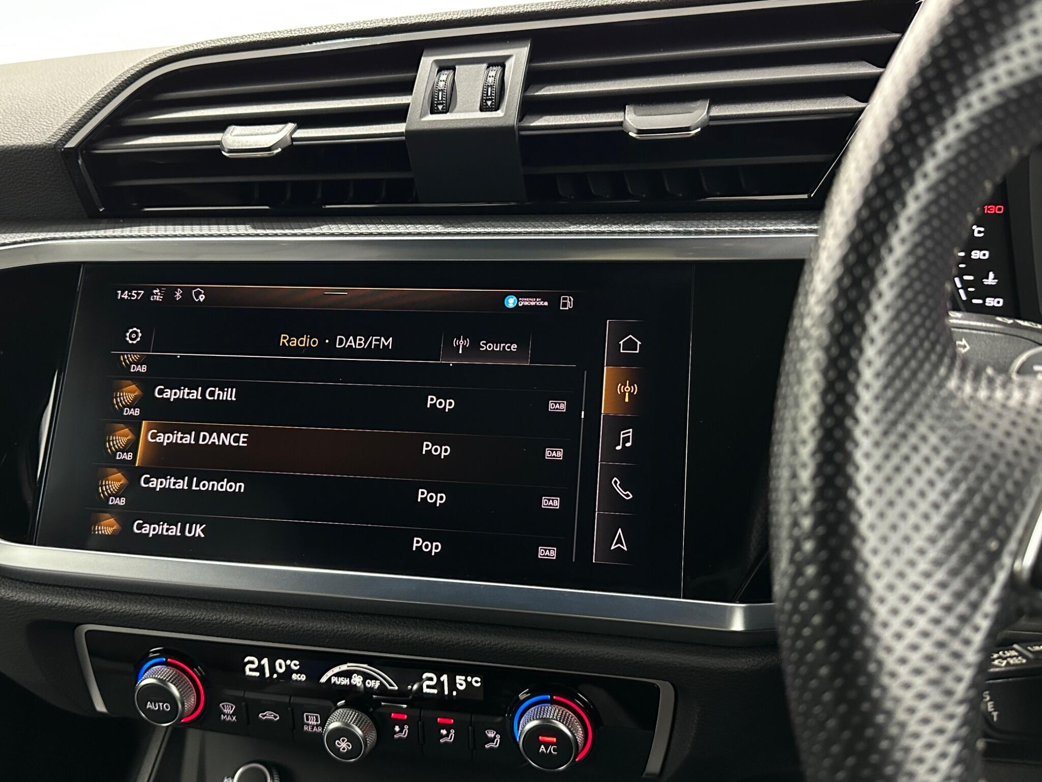 Audi Q3 view 25