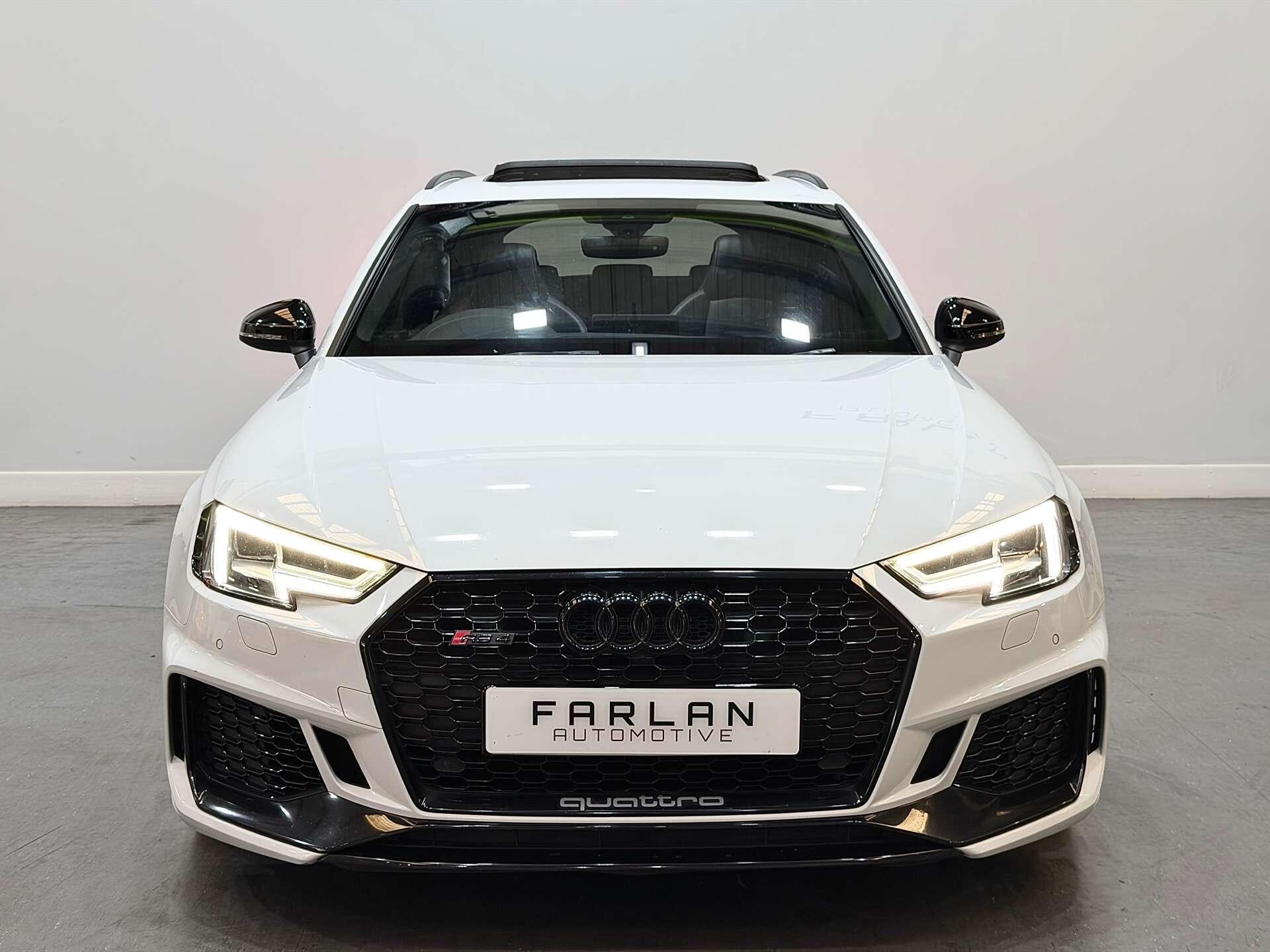 Audi RS4 view 11