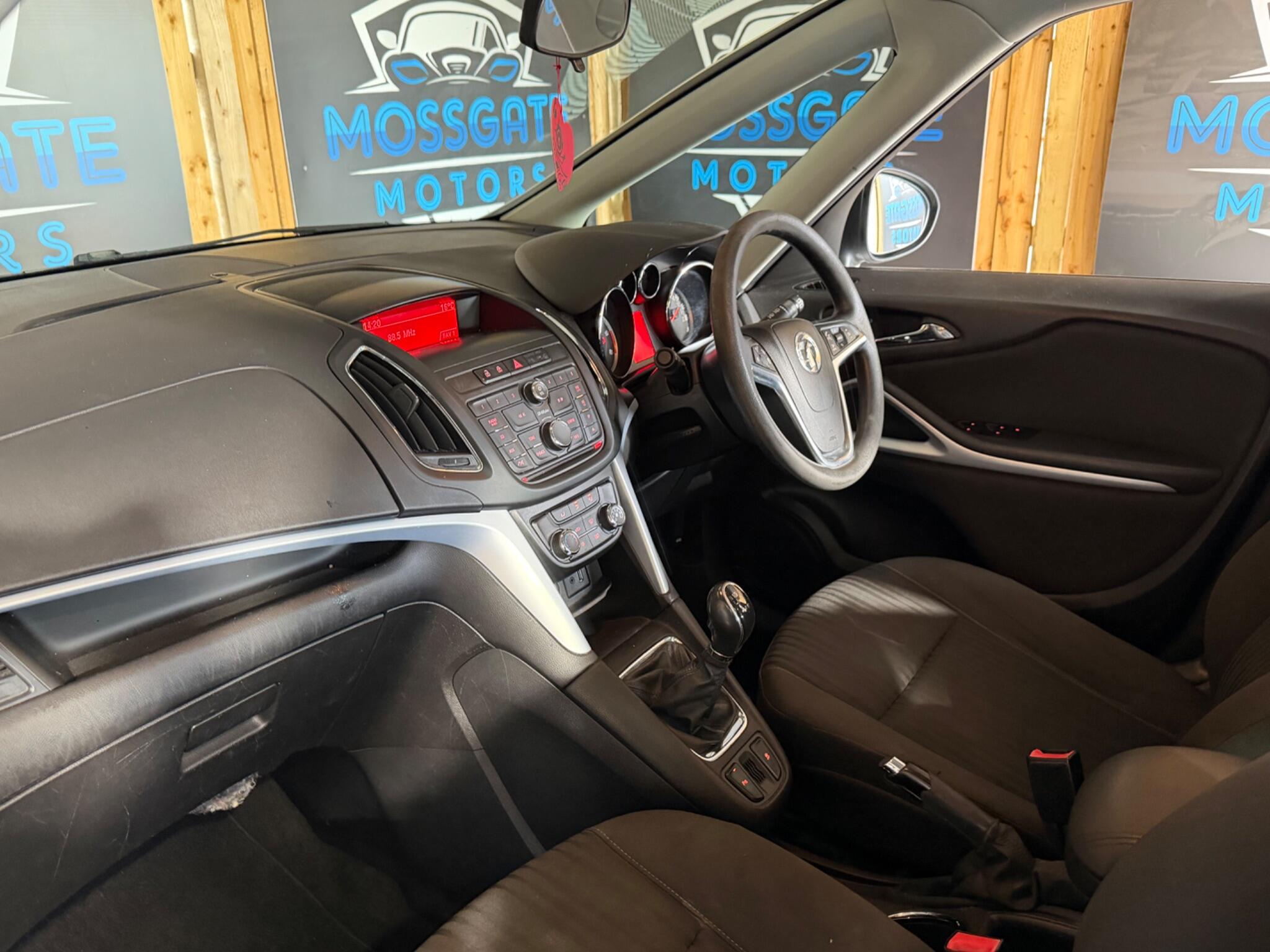 Vauxhall Zafira Tourer view 16