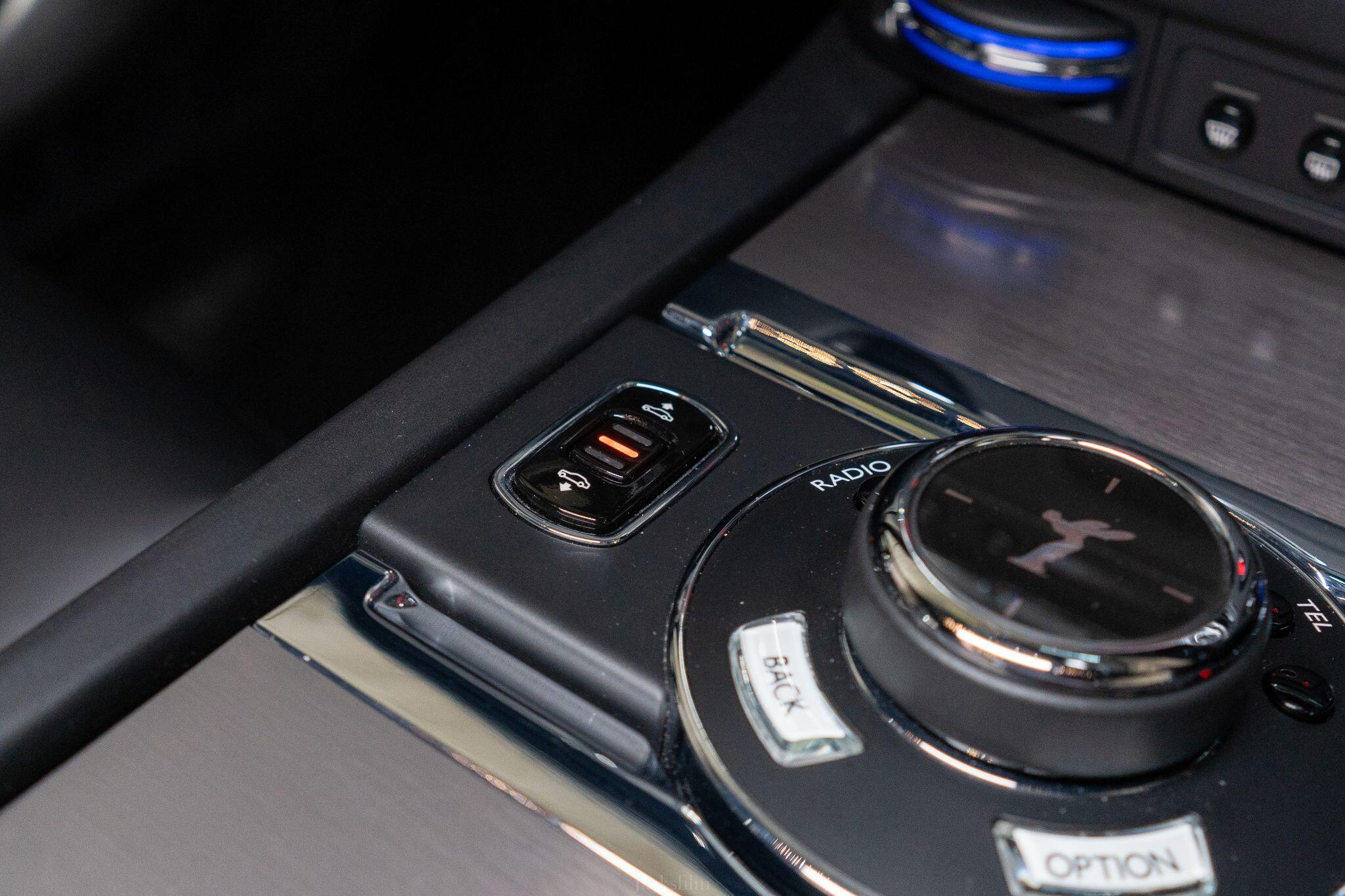 Rolls-Royce Wraith view 30
