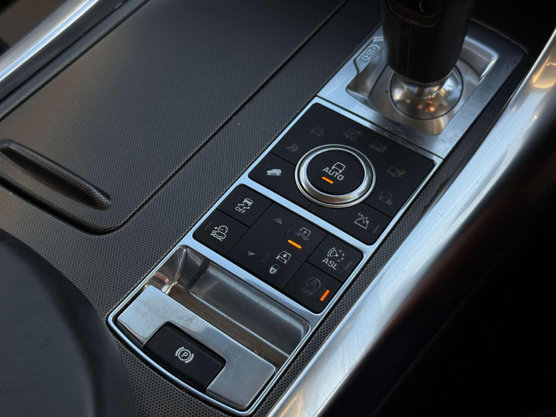 Land Rover Range Rover Sport view 30