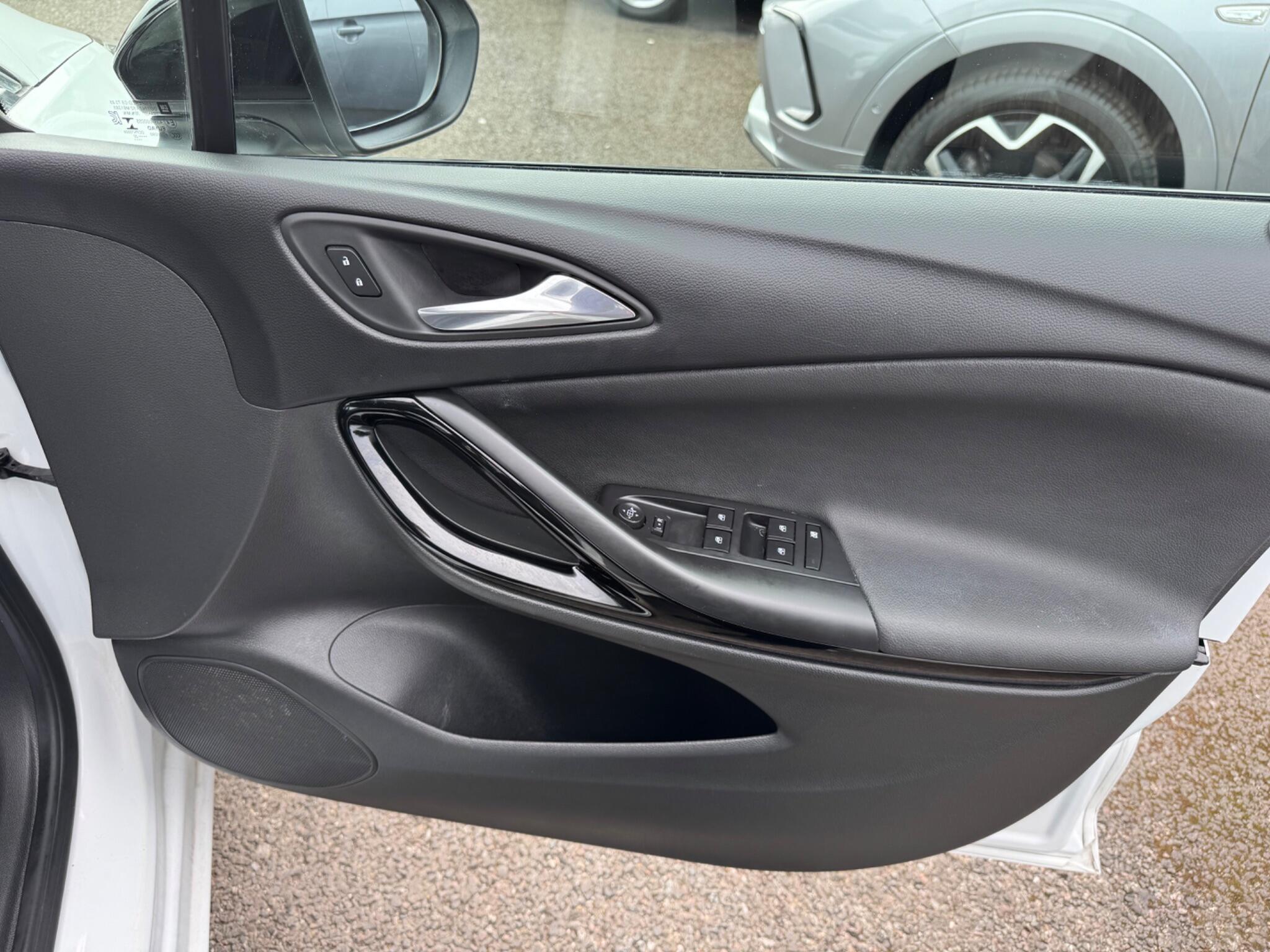 Vauxhall Astra view 24