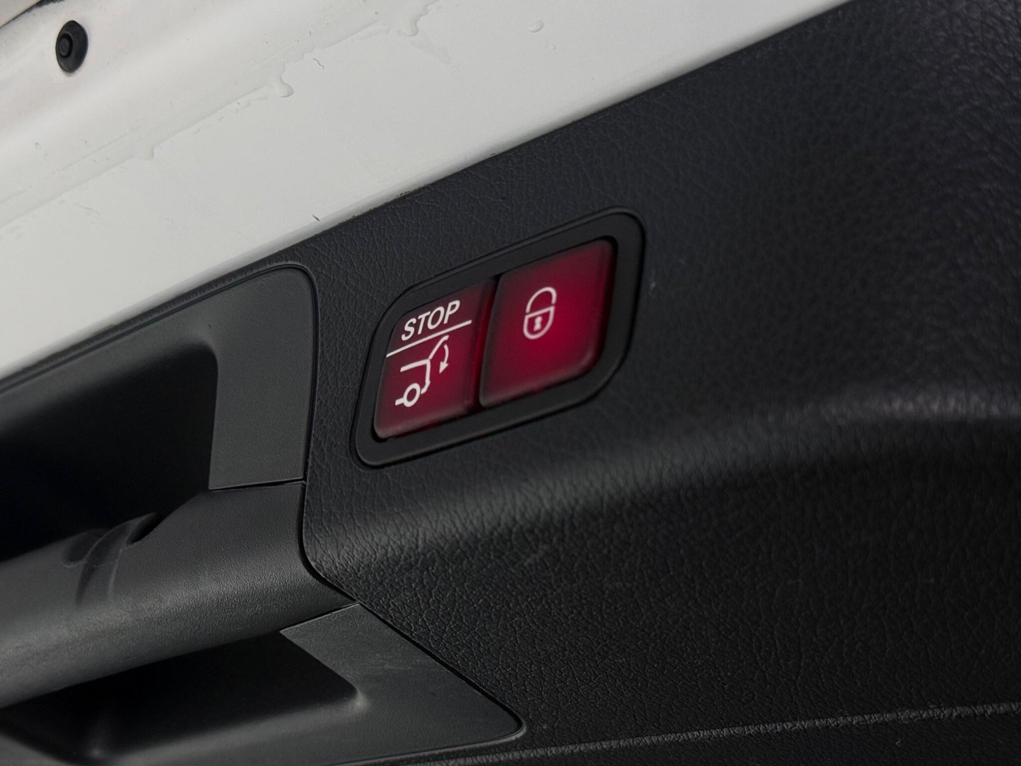 Mercedes-Benz GLB view 9