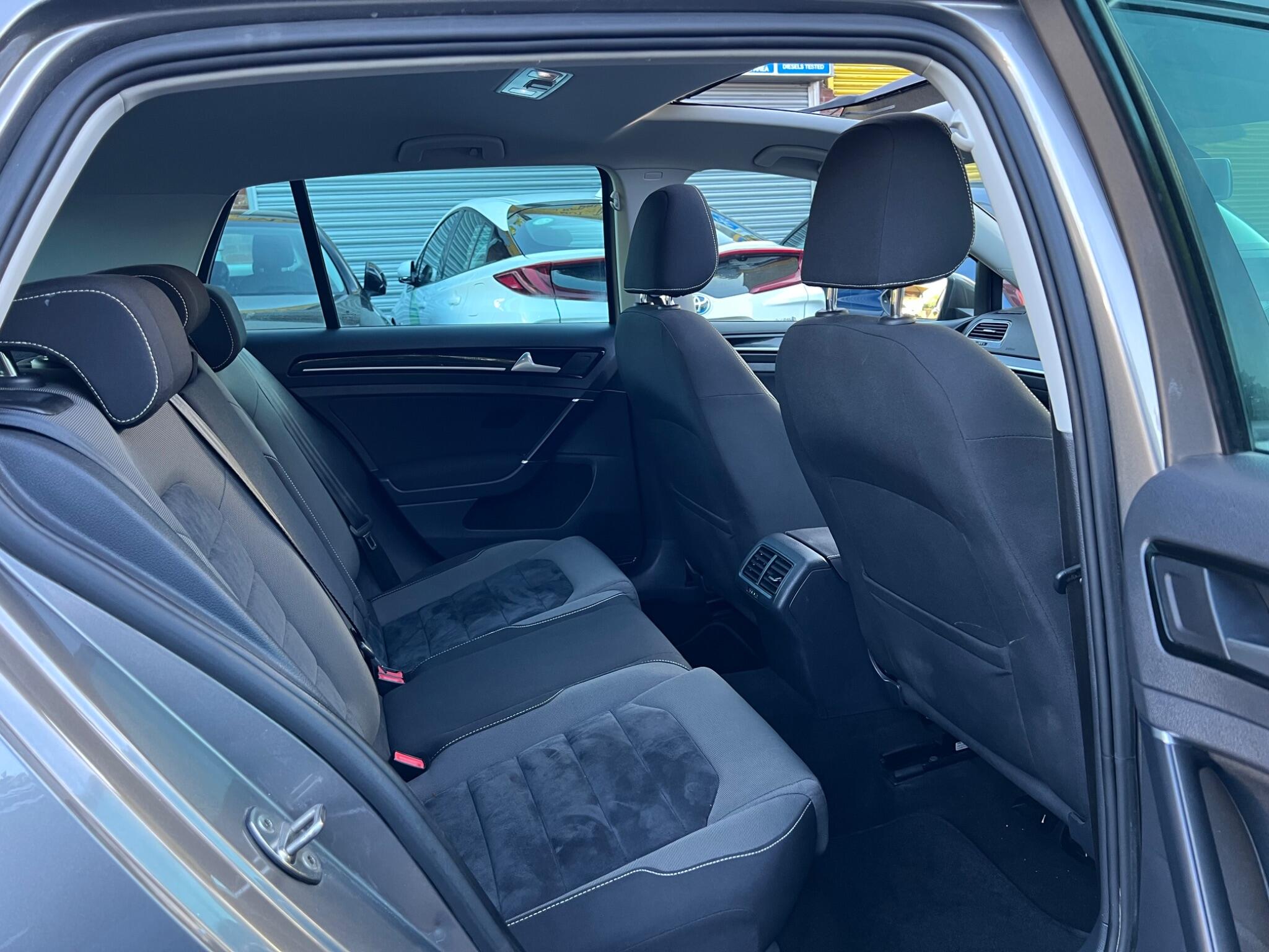 Volkswagen Golf view 28