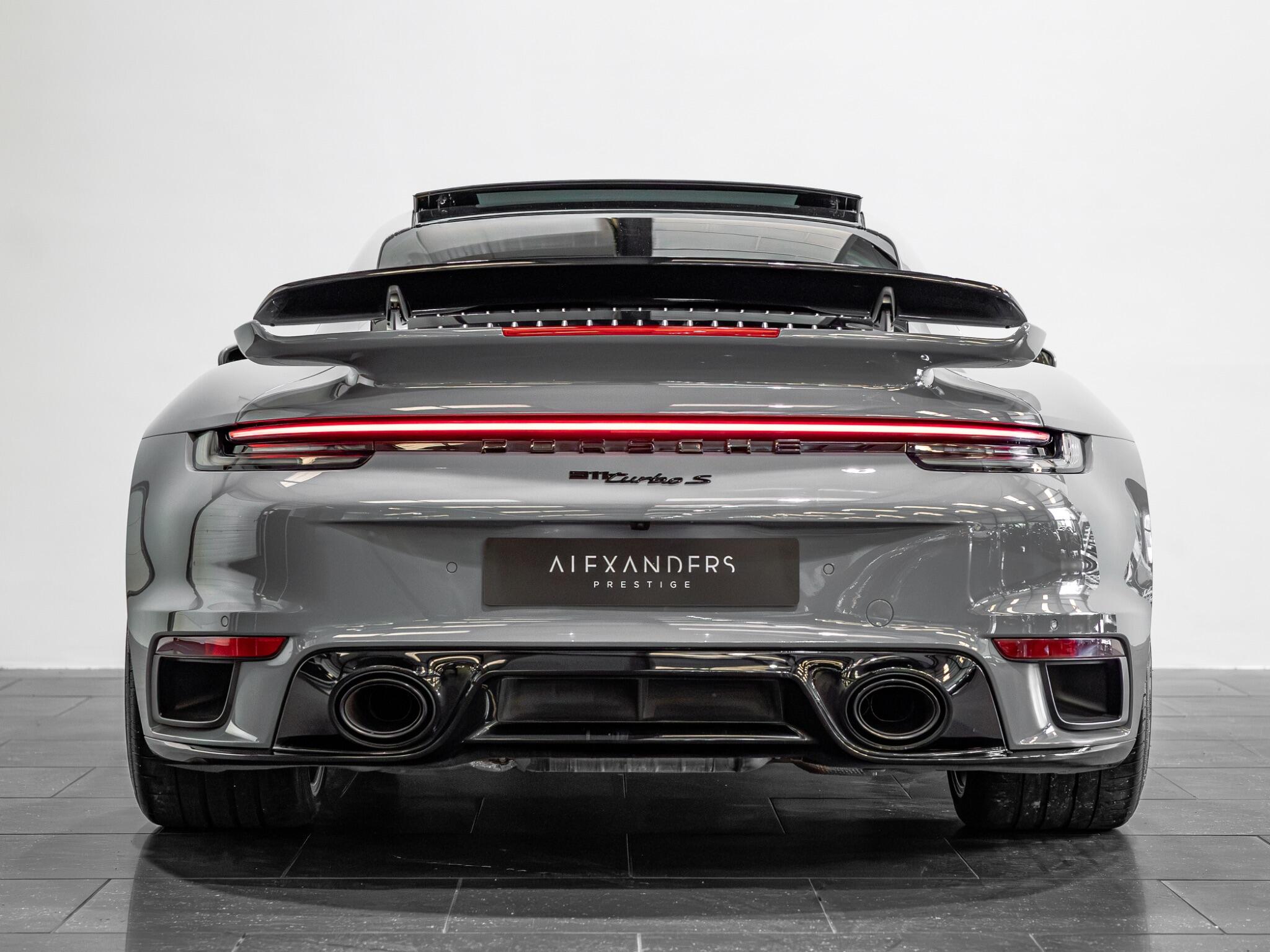 Porsche 911 view 9
